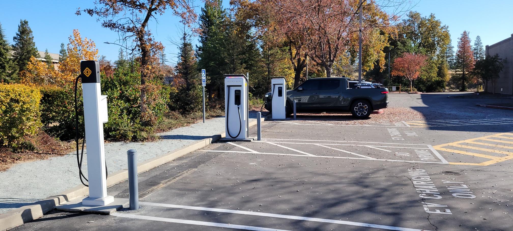 Rivian R1T R1S Sacramento REI charging station - Fail 20221126_104551_resized