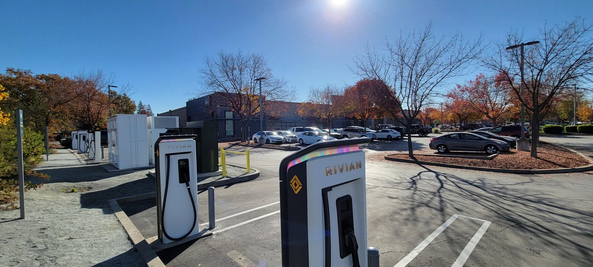 Rivian R1T R1S Sacramento REI charging station - Fail 20221126_104703_resized