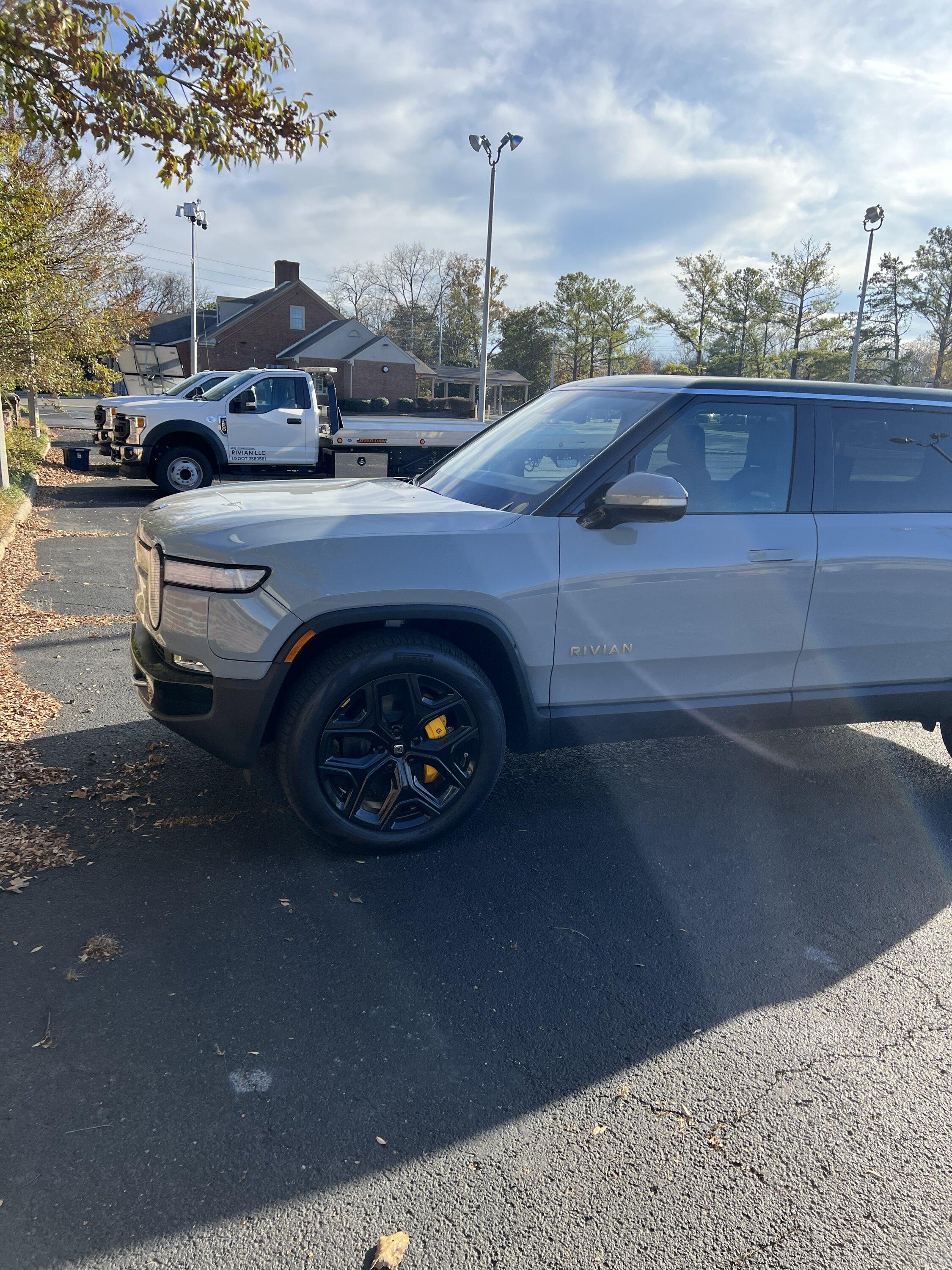 Rivian R1T R1S R1T in Nashville DF2595B0-0AAE-4AD7-9DEC-A870E7E58C07