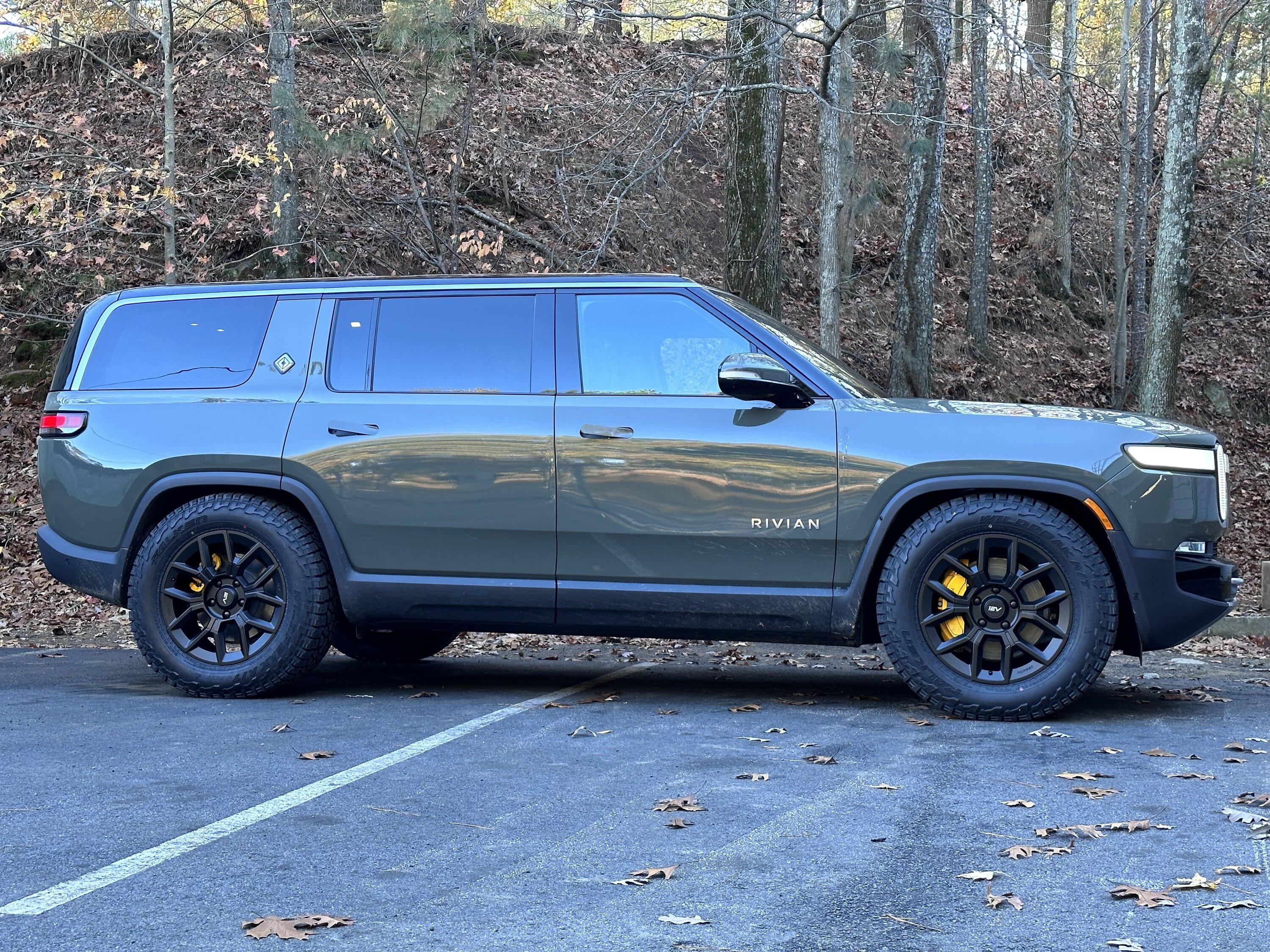 Rivian R1T R1S ? LAUNCH GREEN R1S  Photos r1sr6001