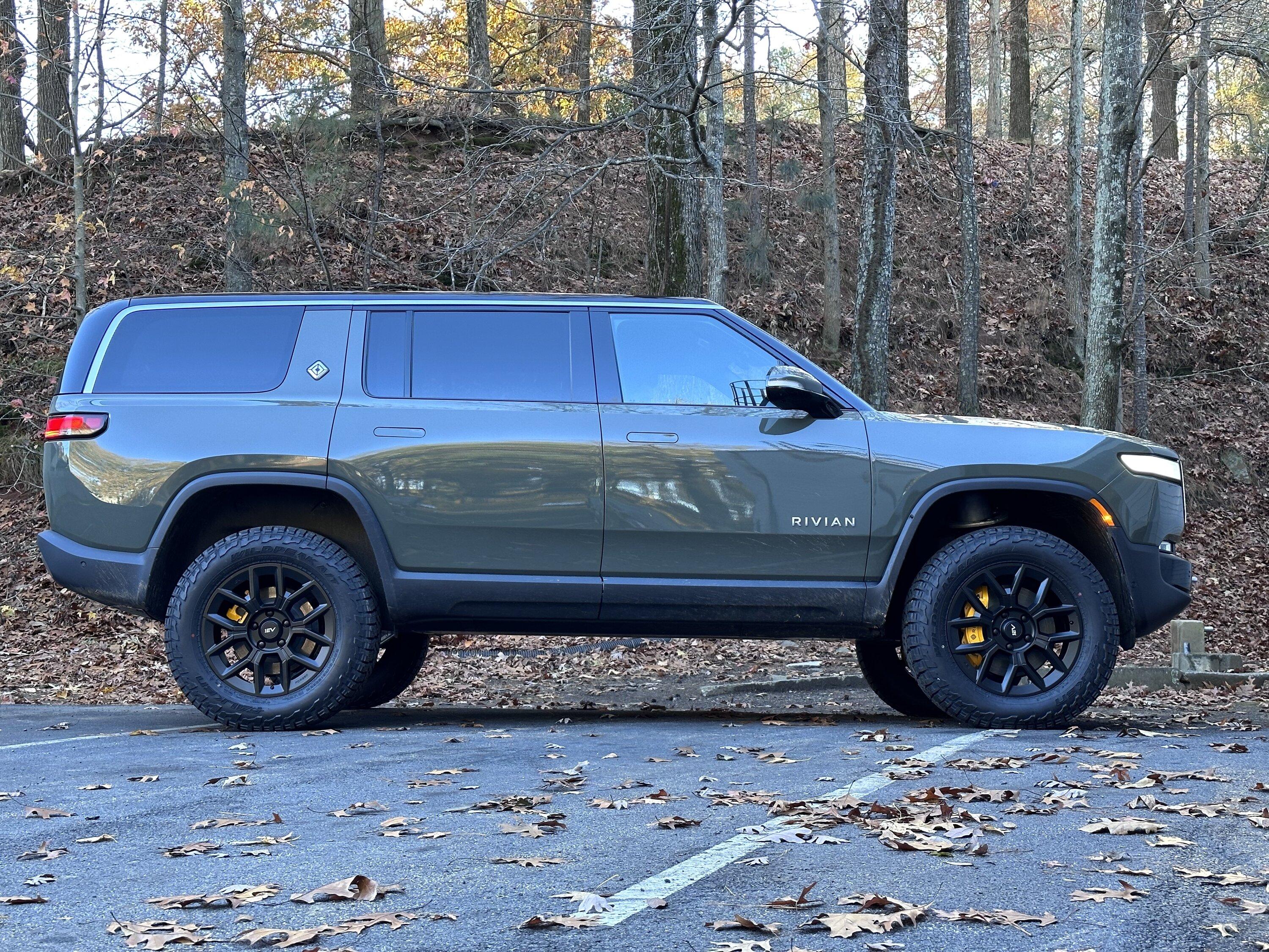 Rivian R1T R1S ? LAUNCH GREEN R1S  Photos r1sr6003