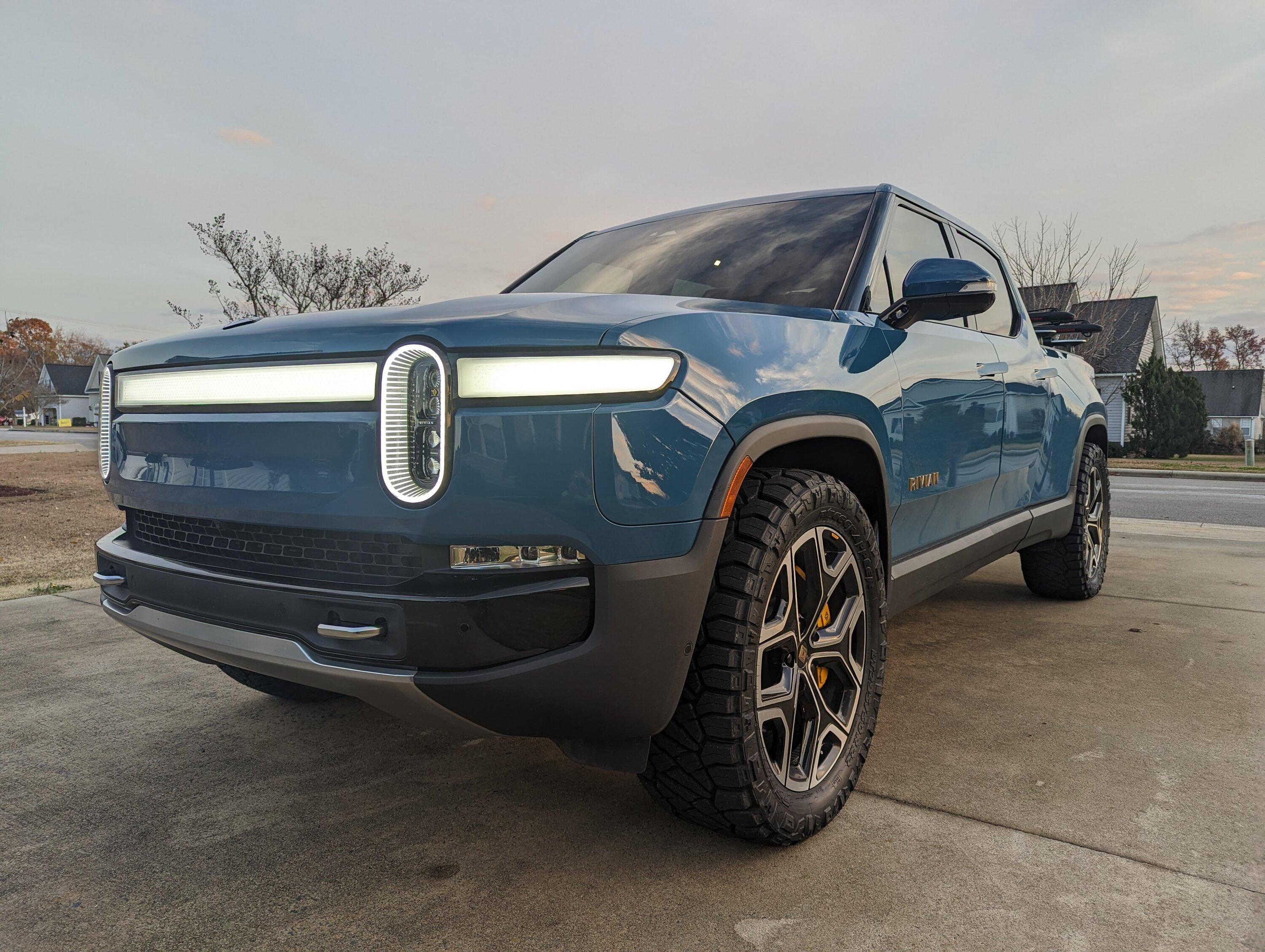 Rivian R1T R1S Nitto Ridge Grapplers tires (295/50/22) installed on 22” wheels on Rivian R1T m642oareu53a1