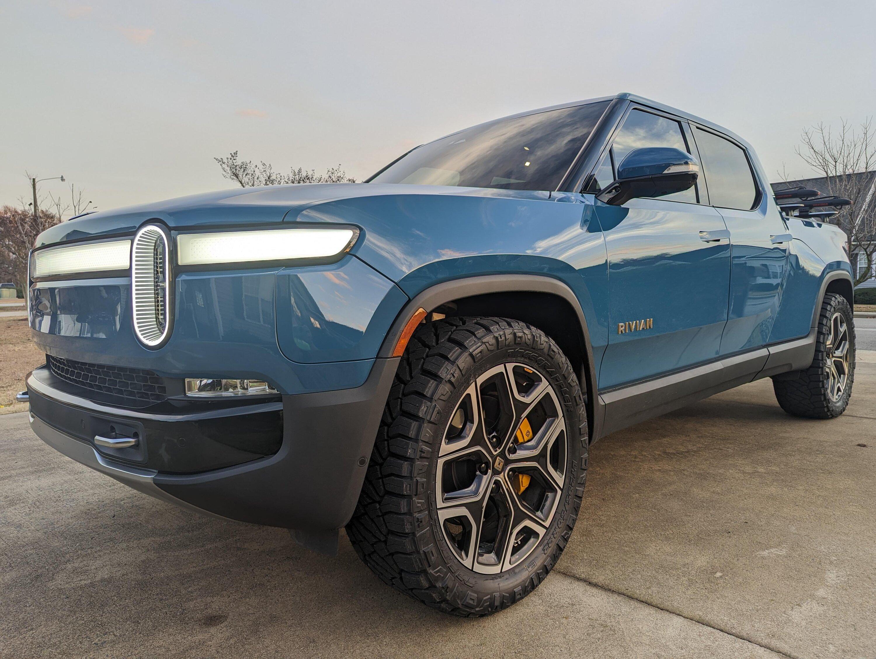 Rivian R1T R1S Nitto Ridge Grapplers tires (295/50/22) installed on 22” wheels on Rivian R1T odg0pdxeu53a1 (1)