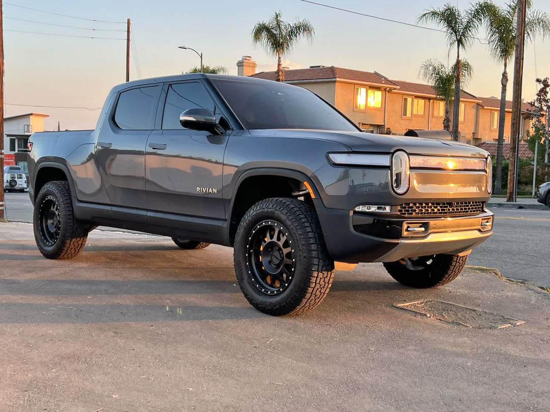 Rivian R1T R1S New 20" Aftermarket Wheel Options from Method Race Wheels and Fuel Off-Road Now Available at Electruck4x4.com Rivian R1T 20%22 Aftermarket Wheel Options from Method Race Wheels and Fuel Off-Road Now Avail