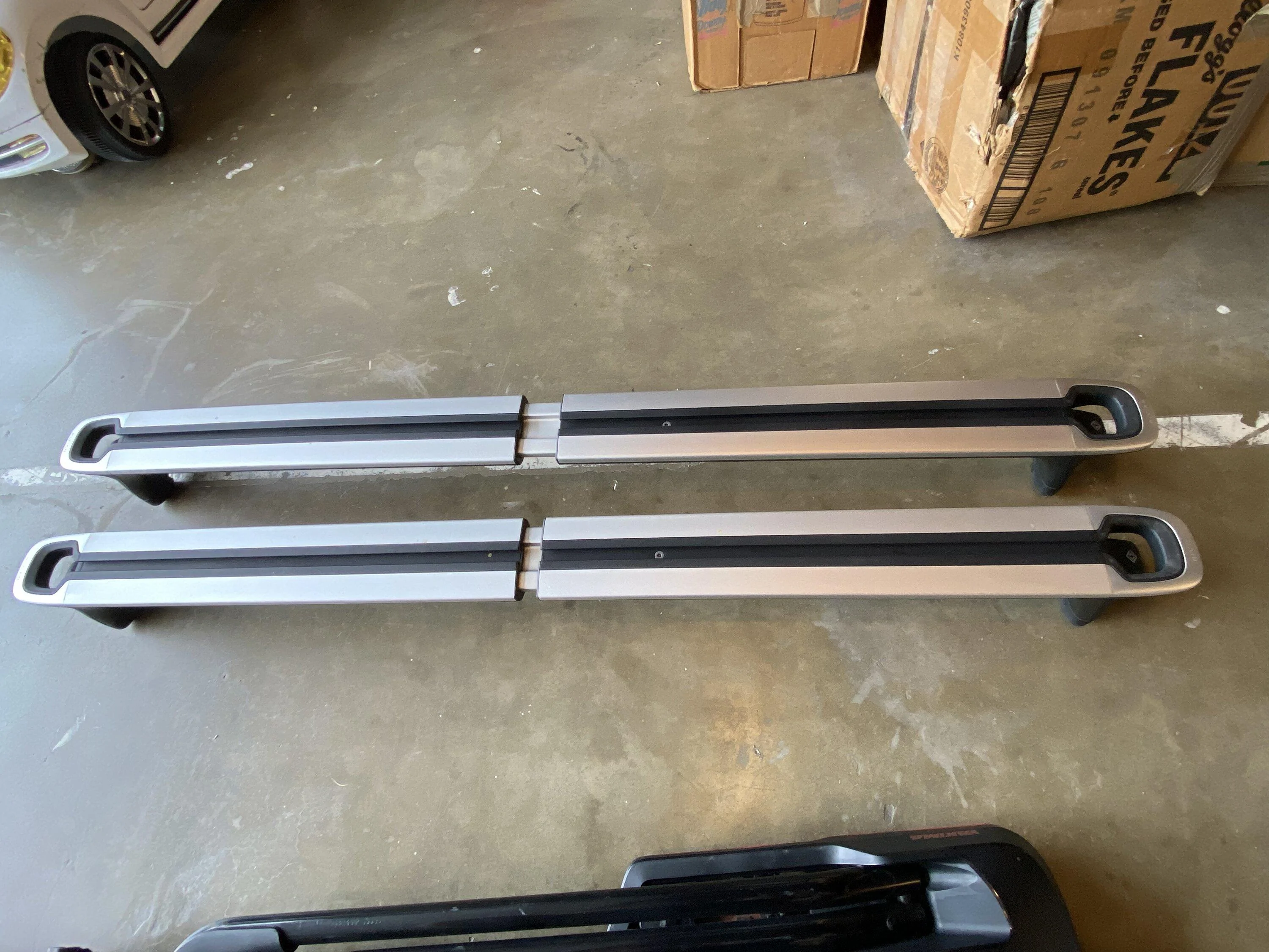 Rivian R1T R1S Rivian crossbars and bike rack 251E7656-839B-4C22-B80E-3A76938A0E33