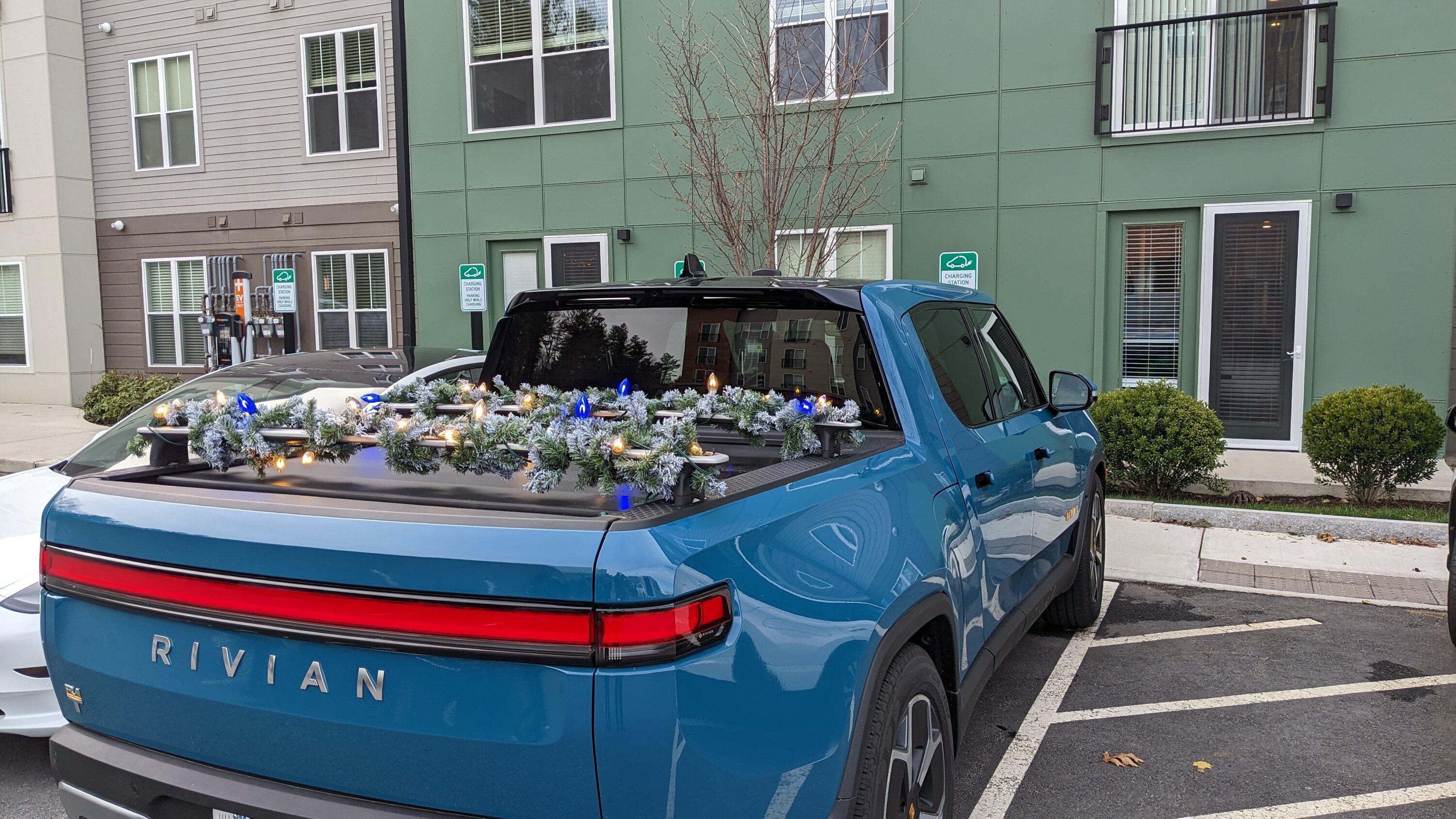 Rivian R1T R1S My R1T is ready for Christmas ? PXL_20221204_183721938