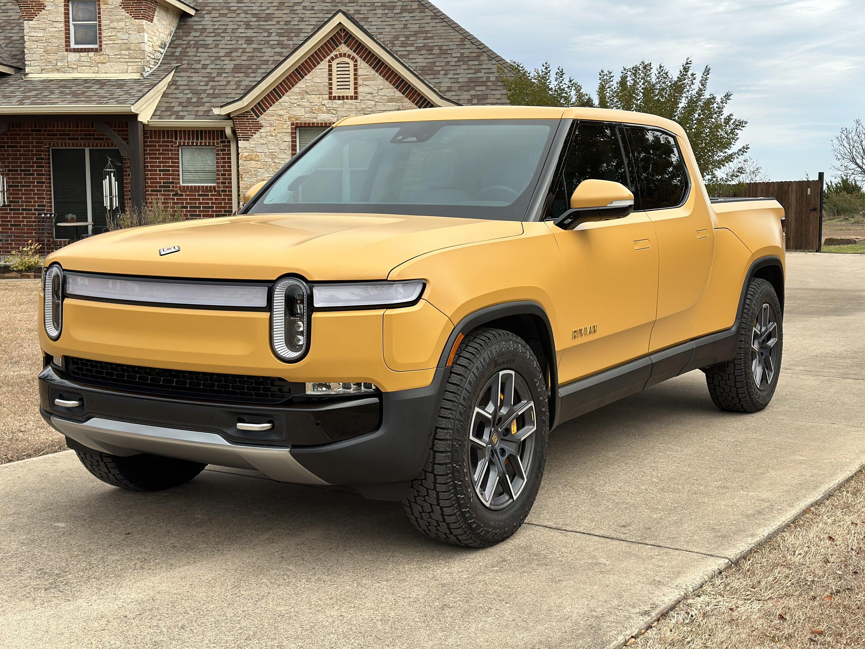 Rivian R1T R1S COMPASS YELLOW R1T Photos D2262807-3BDC-40A0-9DF8-D847B7AAF9EF