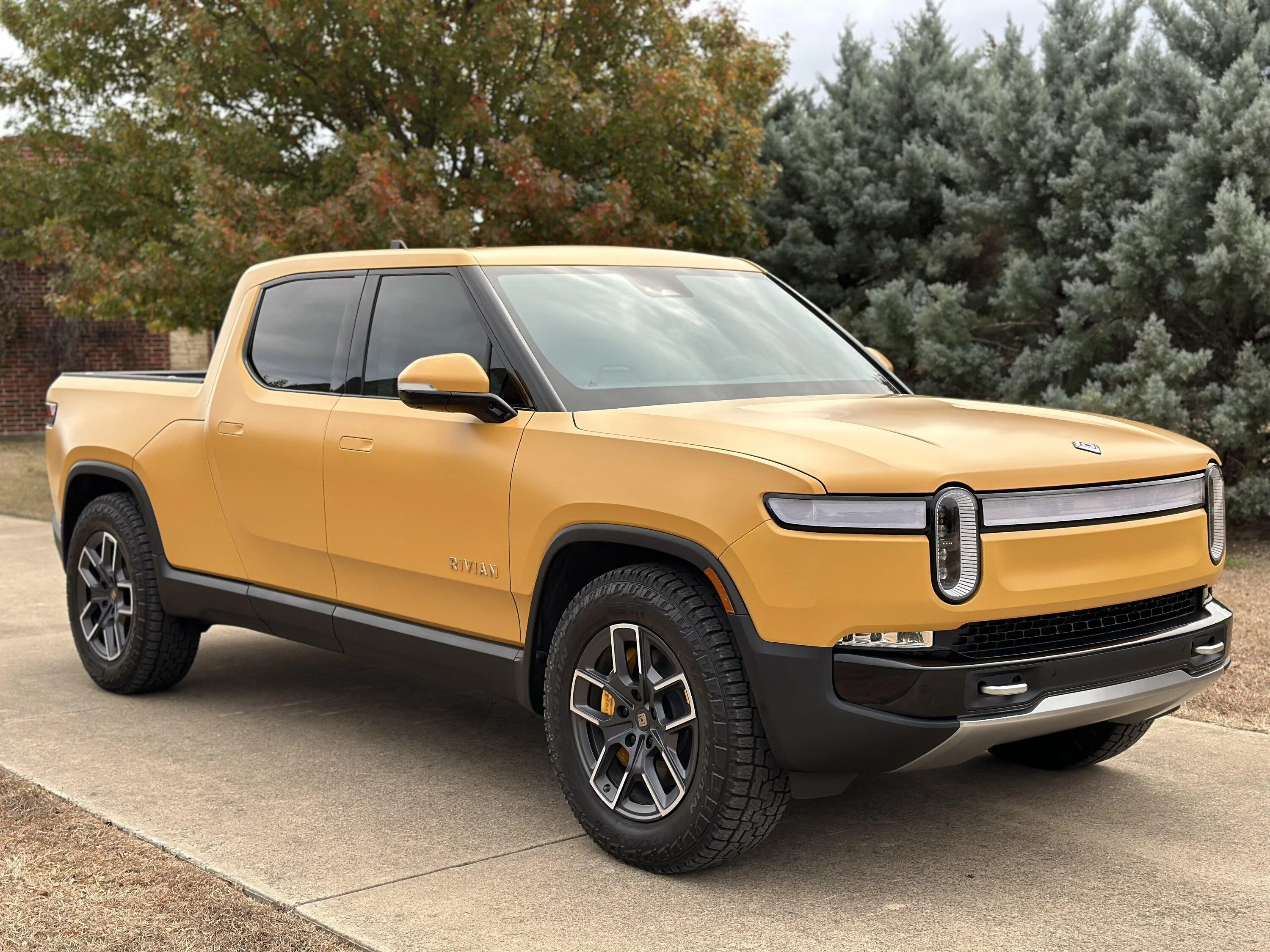 Rivian R1T R1S COMPASS YELLOW R1T Photos A5DE180B-DD16-48AA-A95C-0B5F3D7B5E96