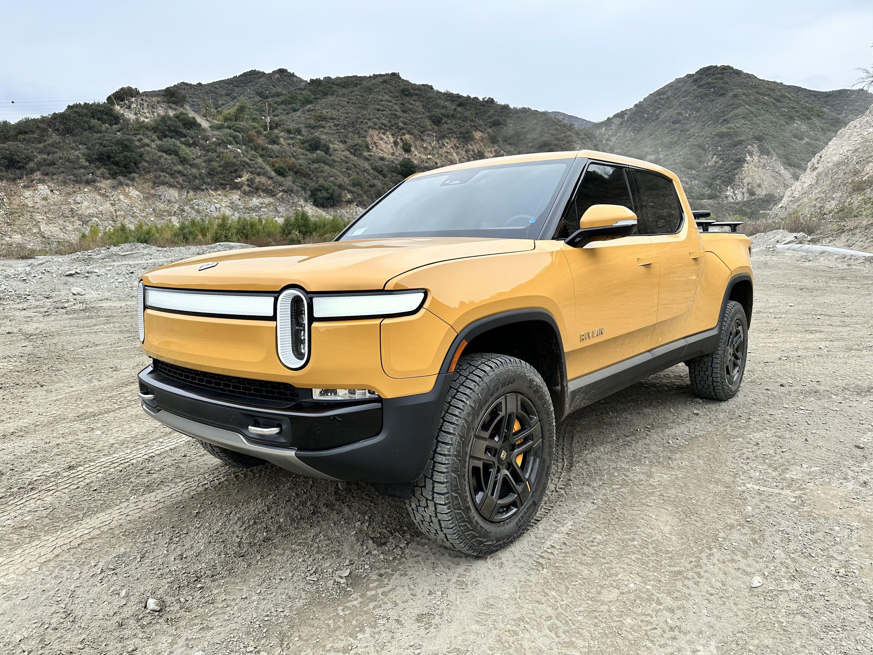 Rivian R1T R1S COMPASS YELLOW R1T Photos 3C8A616B-8D9E-4B14-BD30-3887134D4AAA