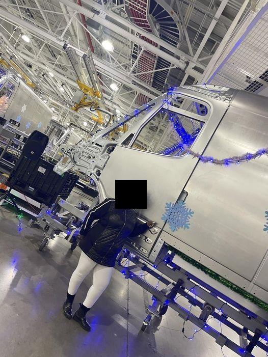 Rivian R1T R1S Rivian Holiday Family Day - Our self guided tour of the factory floor (Photos) 5