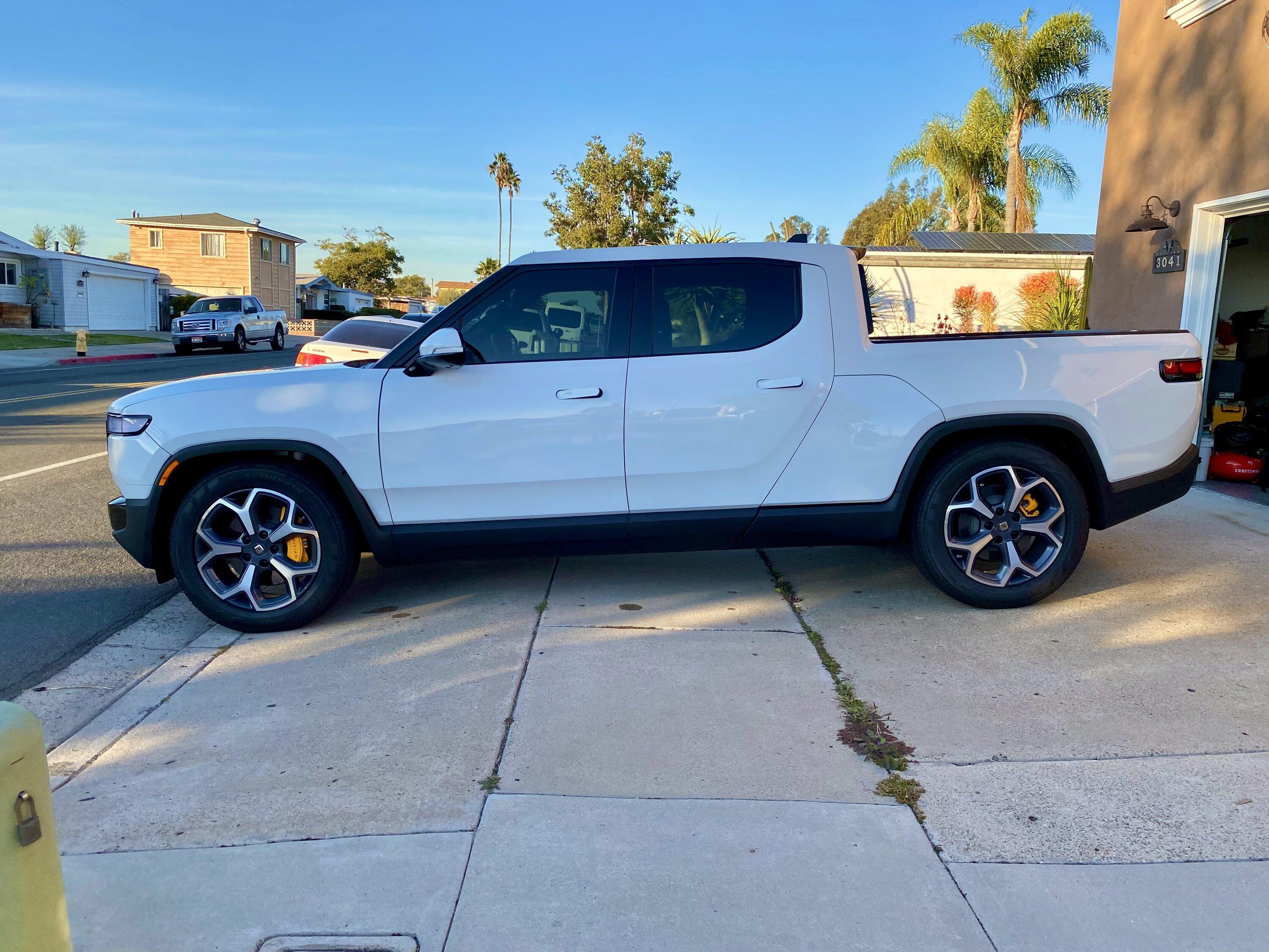 Rivian R1T R1S Something is missing here.... can you spot it? 41847535-8B28-4DFE-9333-B34DD96ADCA5