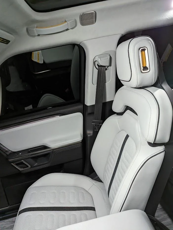 Rivian R1T R1S R1T @ 1 Week/350 Mile -- New Owner's Thorough Review PXL_20221202_110912396