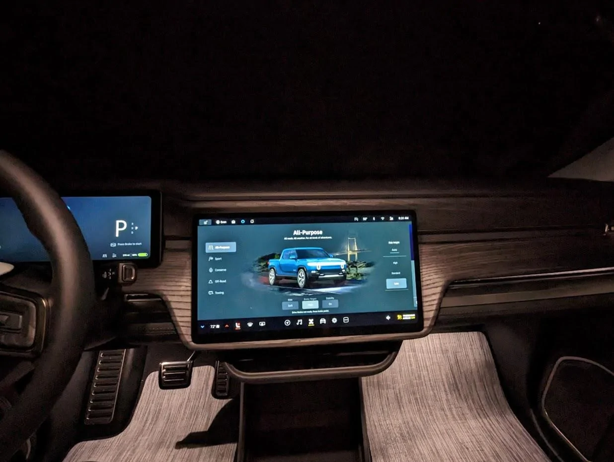 Rivian R1T R1S R1T @ 1 Week/350 Mile -- New Owner's Thorough Review PXL_20221202_111046412
