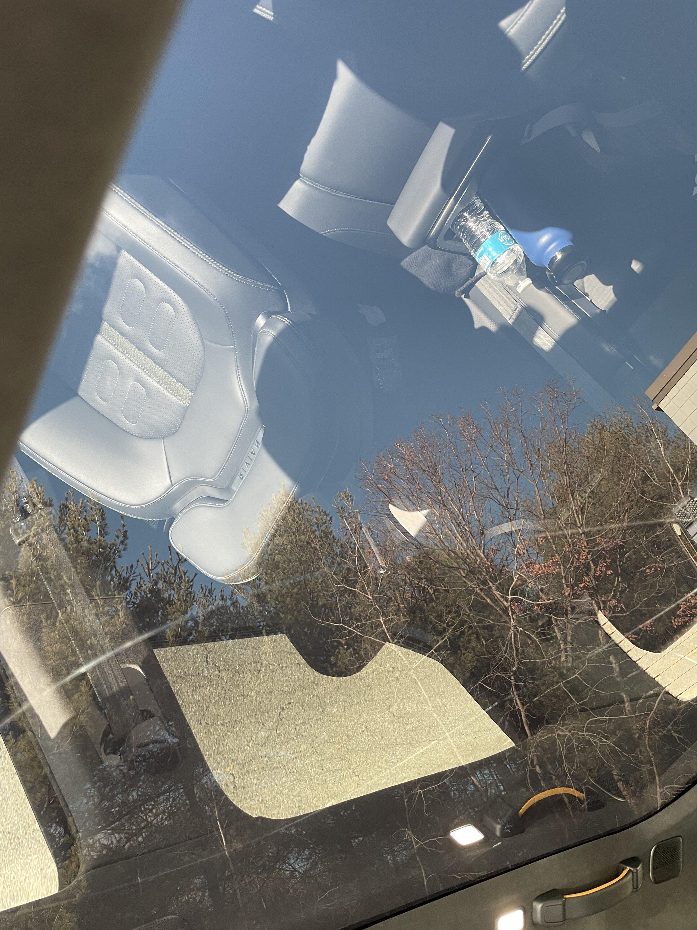 Rivian R1T R1S Unusual roof glass break pattern D2A199D6-6EF3-4DFE-9722-DB594C03089D