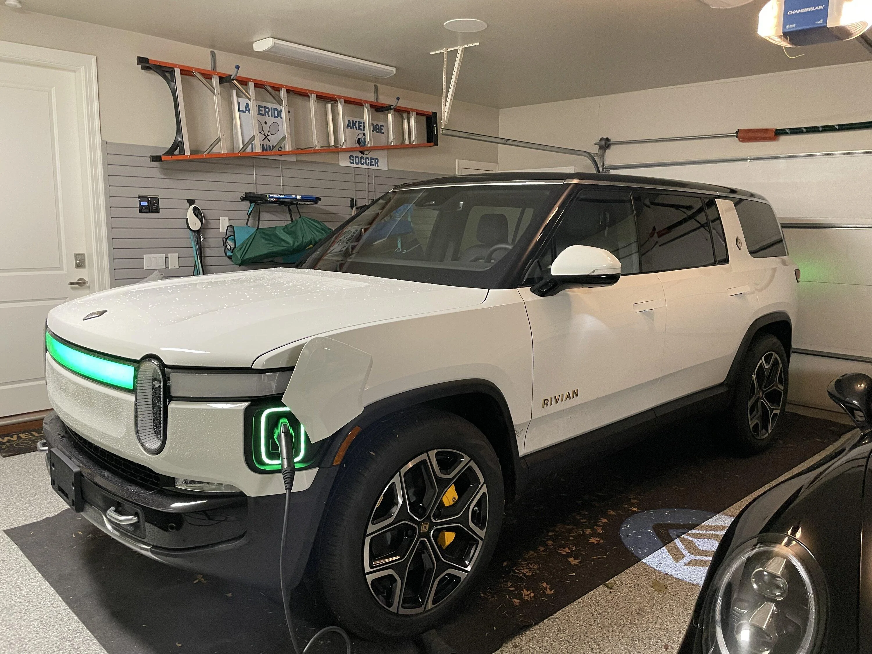 Rivian R1T R1S My R1S finally delivered - list of quirks that I noticed IMG_6706