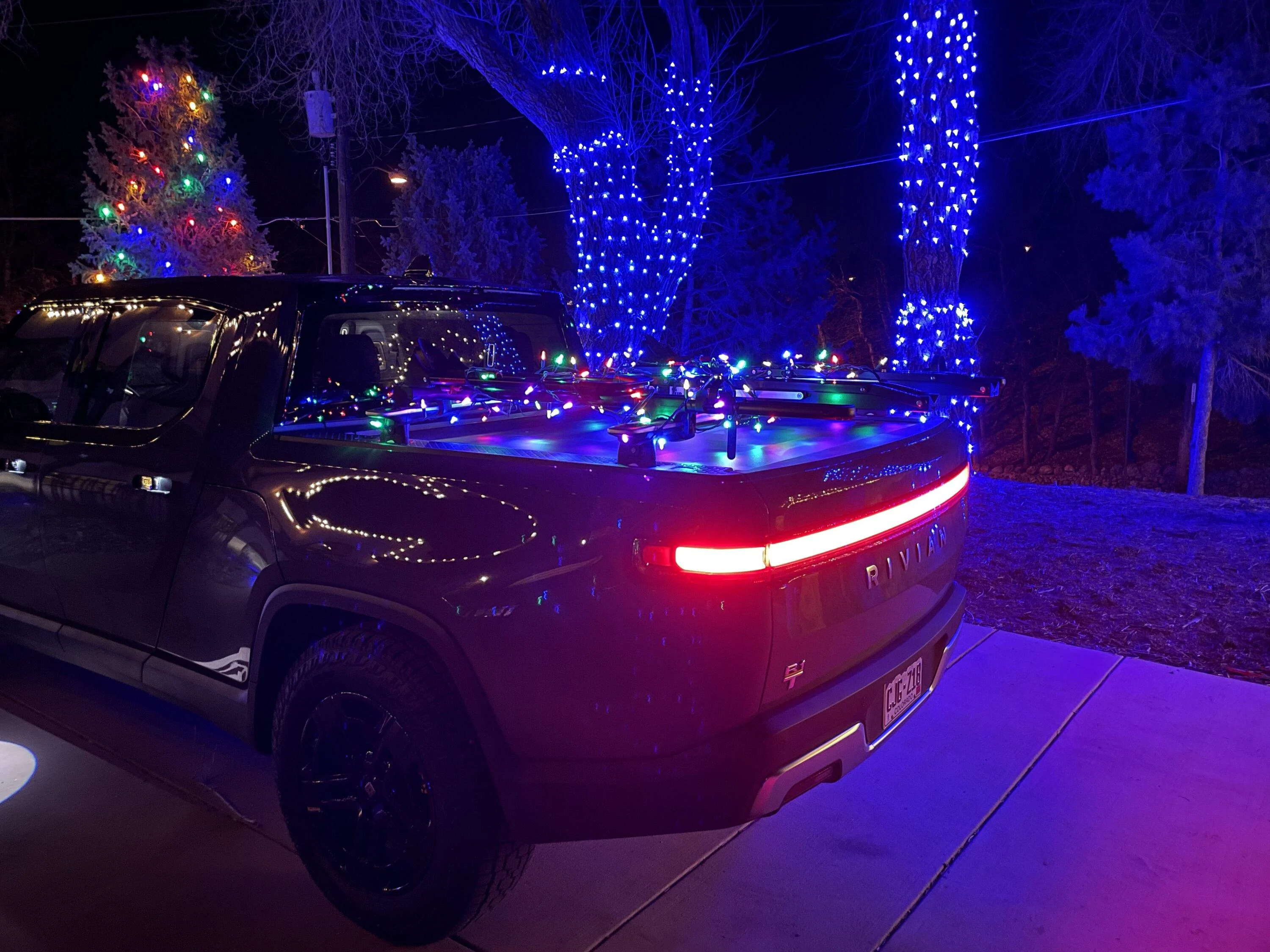 Rivian R1T R1S My R1T is ready for Christmas ? IMG_5764