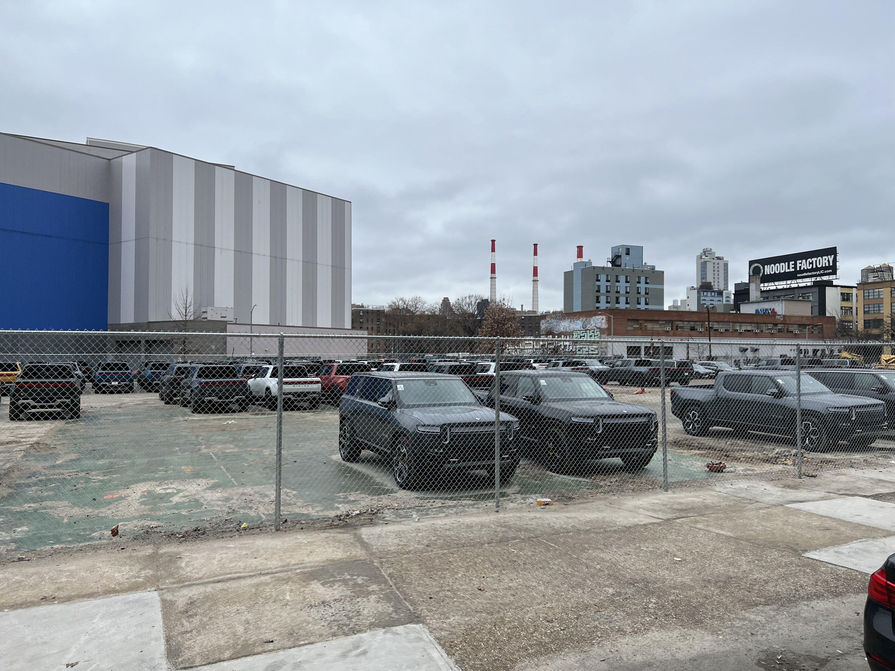 Rivian R1T R1S NYC deliveries accelerating -- hundreds of R1T / R1S spotted ready for delivery! IMG_3209