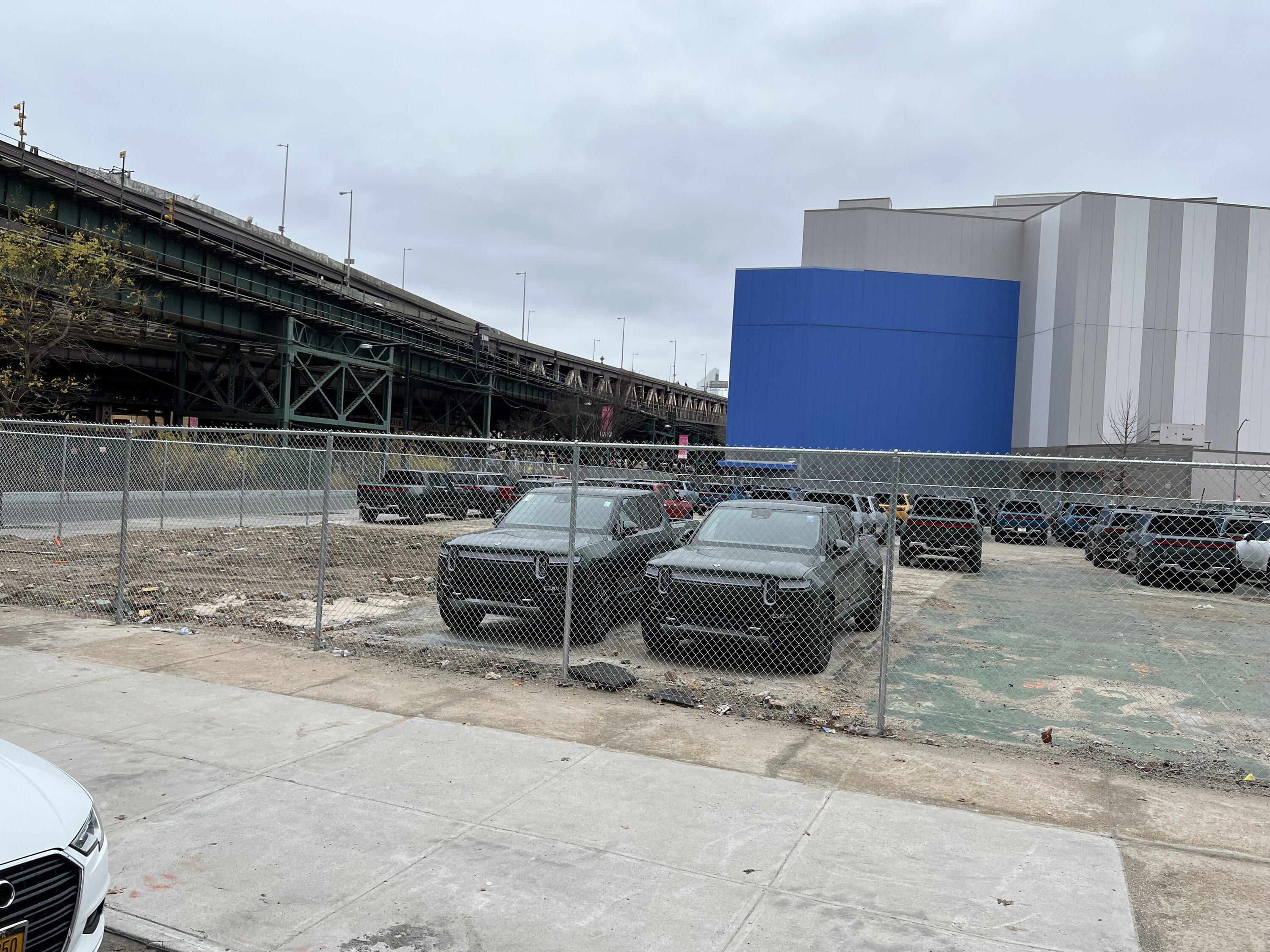 Rivian R1T R1S NYC deliveries accelerating -- hundreds of R1T / R1S spotted ready for delivery! IMG_3207