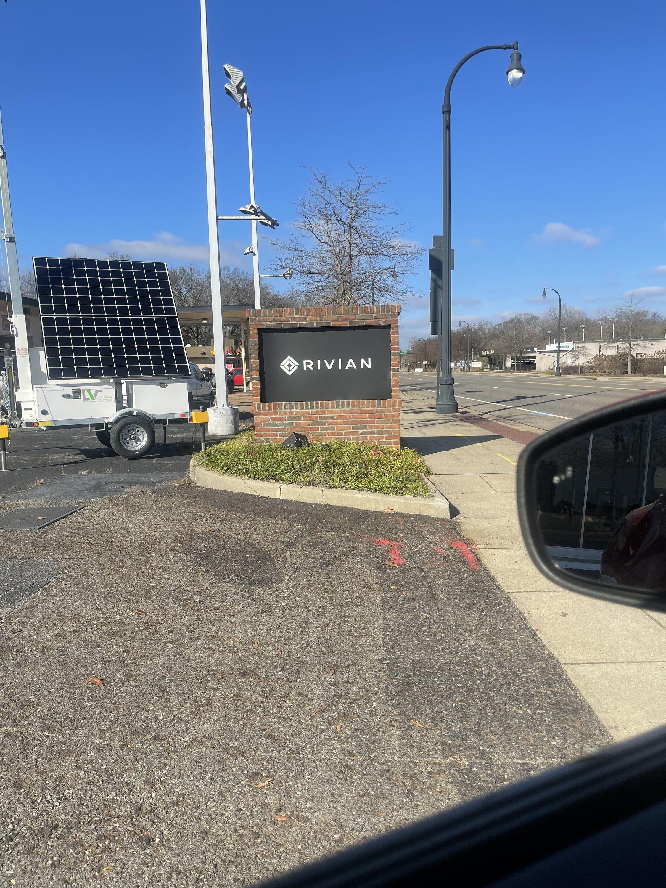 Rivian R1T R1S Alone in Alabama? 11452798-4960-489E-A7B9-9A2BBFC7E2F9