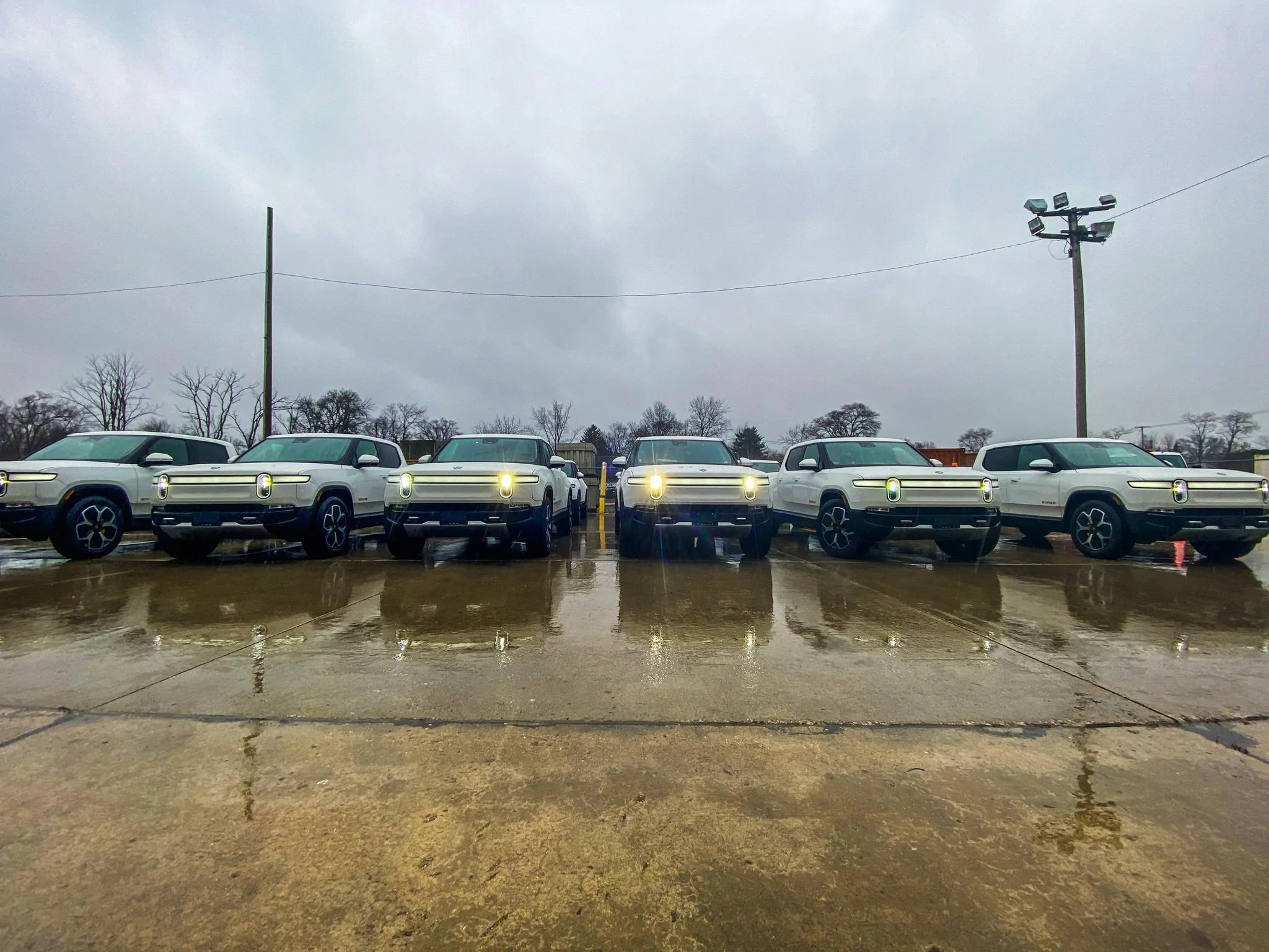 Rivian R1T R1S 15 Rivian R1T join Commonwealth Edison Company (ComEd)'s fleet 316956156_8367883233282563_4497906038999899510_n