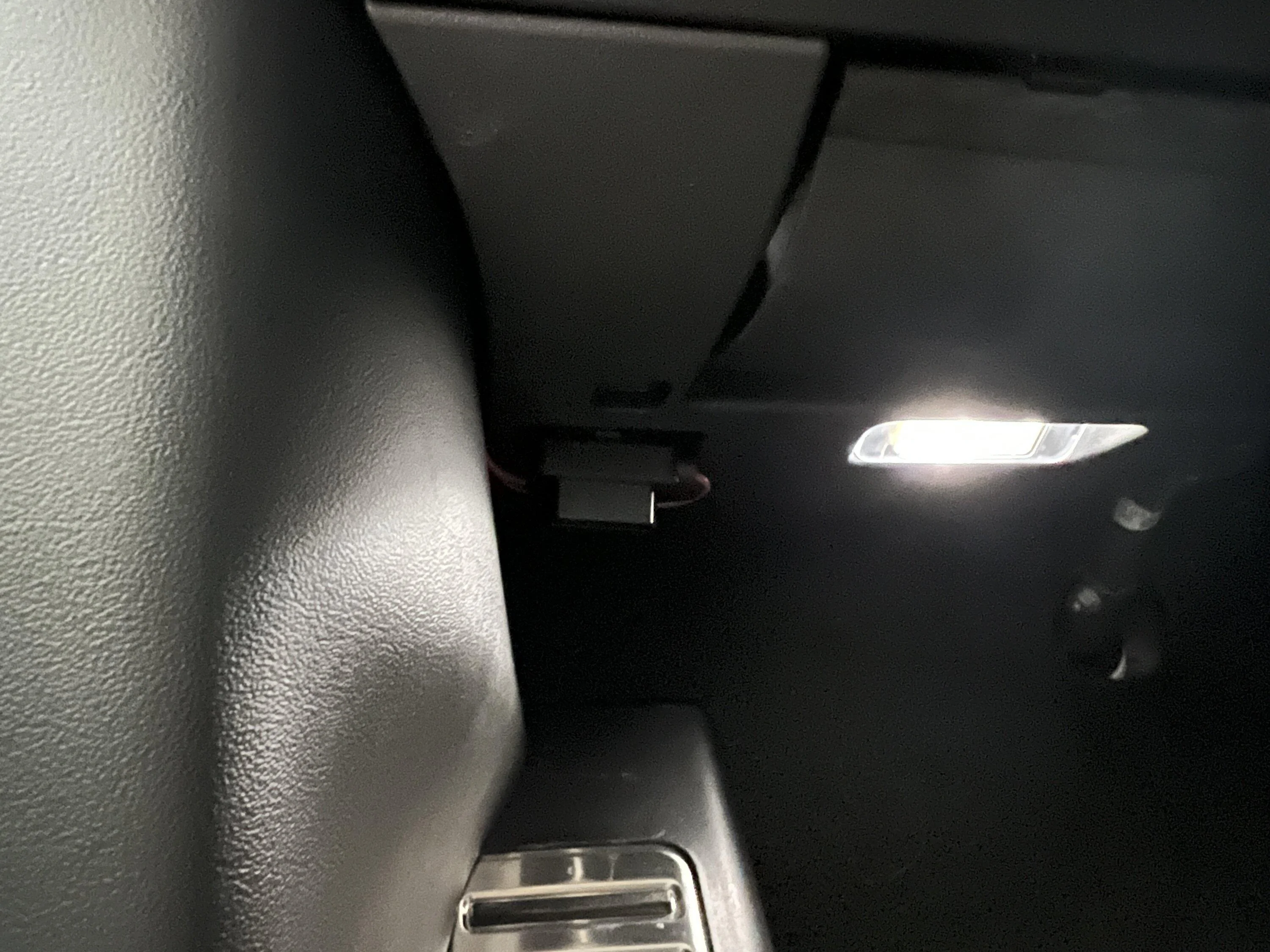 Rivian R1T R1S NEW - RIVIPARTS Cell Phone Ball Mount PRO IMG_1099