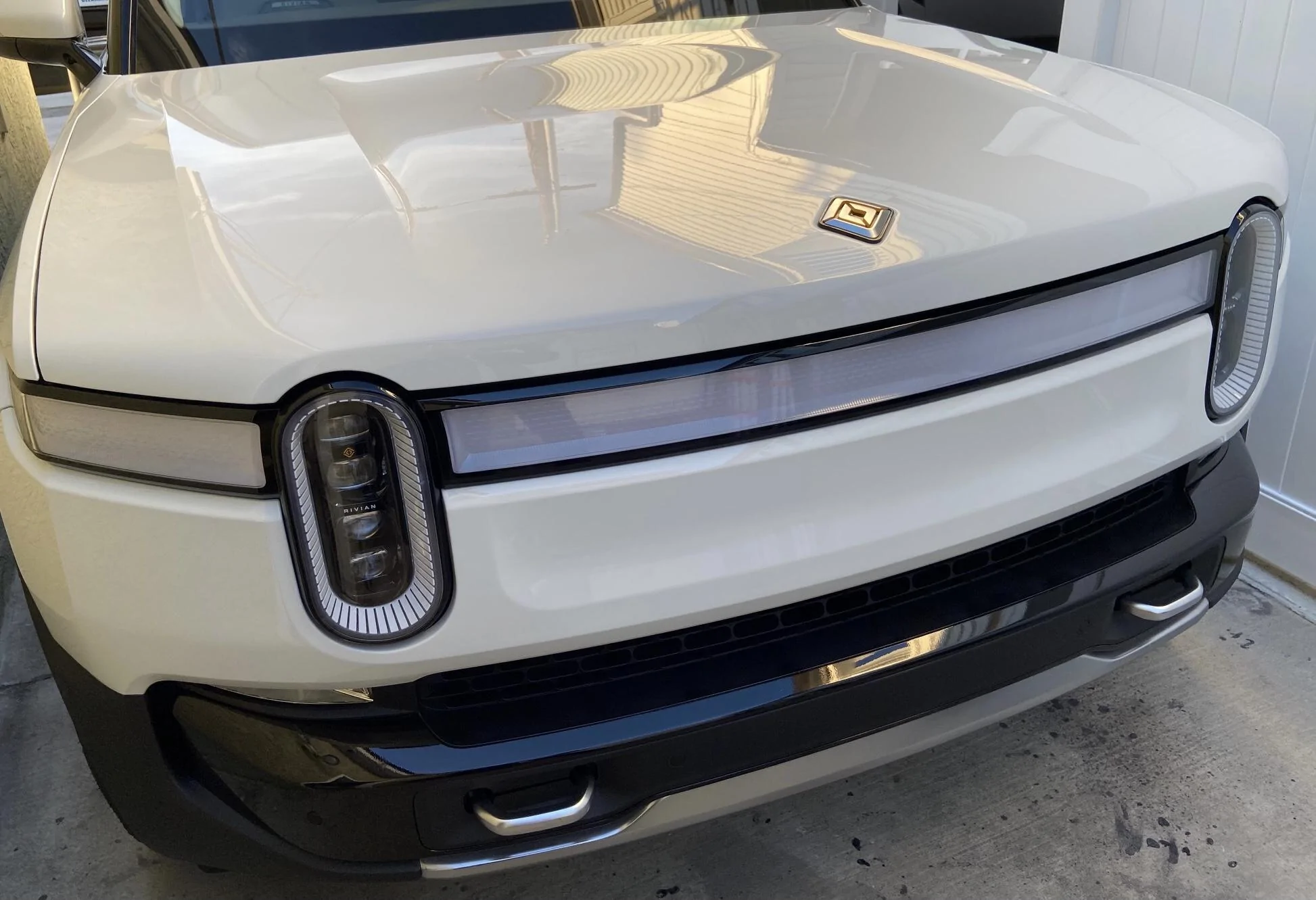Rivian R1T R1S GLACIER WHITE R1T  Photos F25945D7-6695-4779-9B27-CDC994FE9535