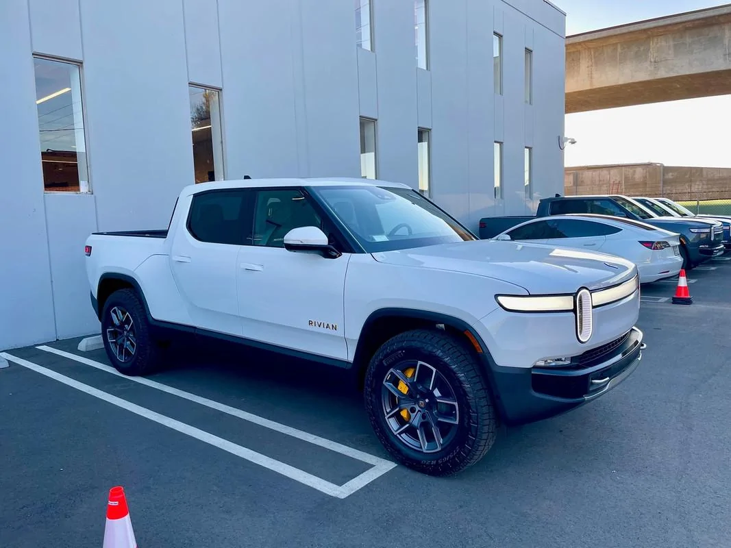 Rivian R1T R1S GLACIER WHITE R1T  Photos Pickup-2
