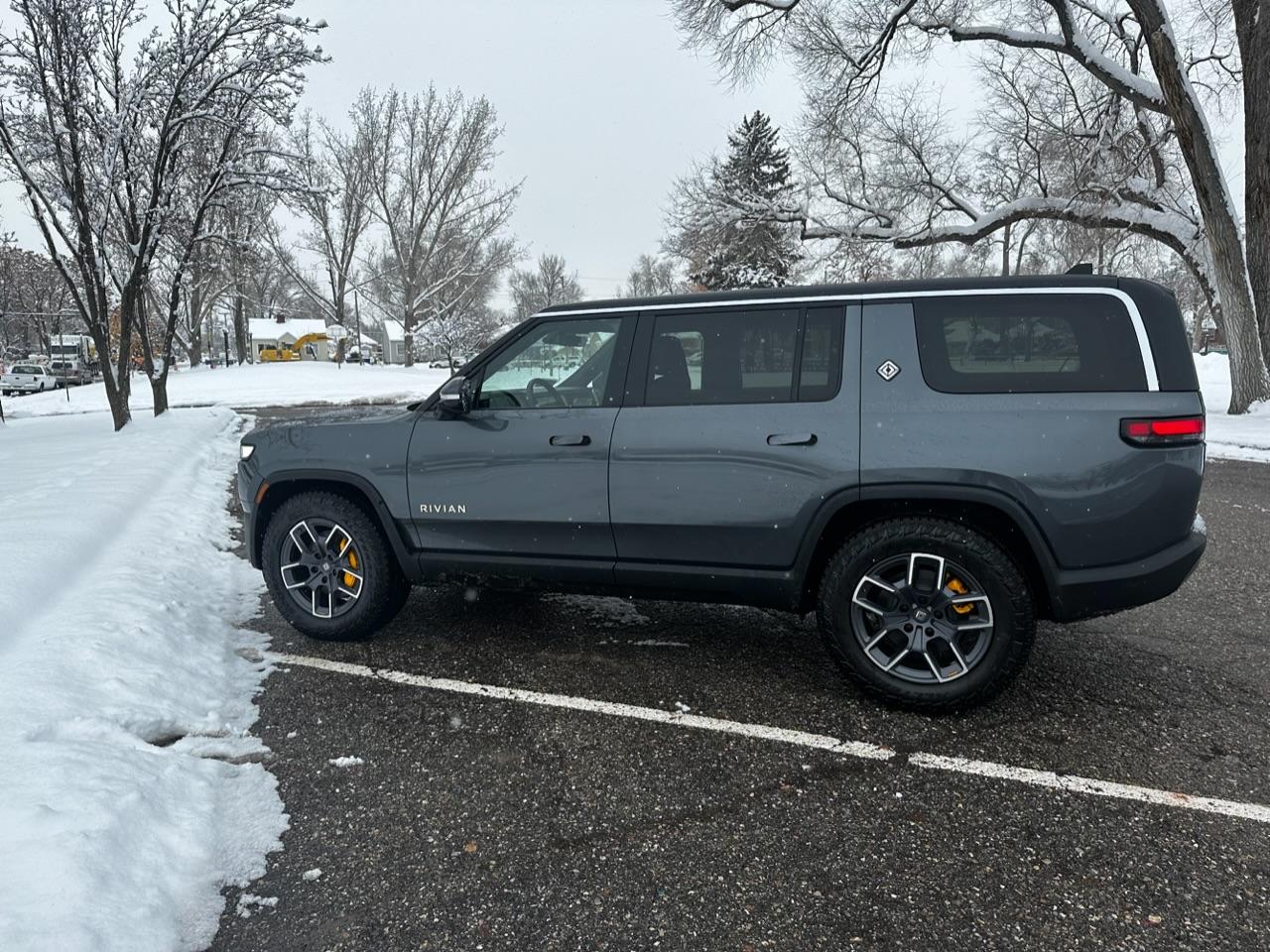 Rivian R1T R1S R1S on wrong train? VIN 1187 Experiment CEE3ABA1-D69E-49AB-82AD-90968BCA50EE