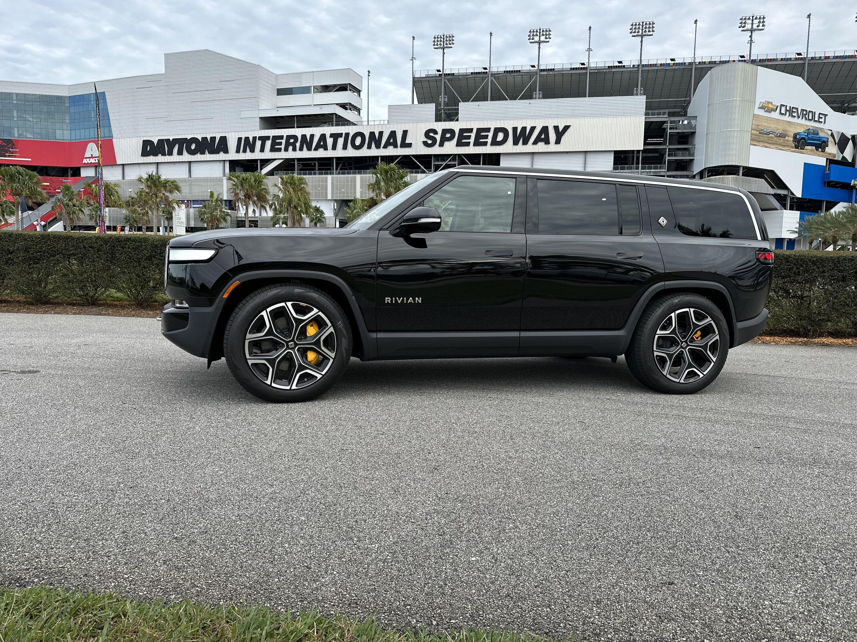Rivian R1T R1S Visited the Rivian Miami Service Center - Photos E2662553-8DB3-4A40-8D99-80F6CE4DA1CE