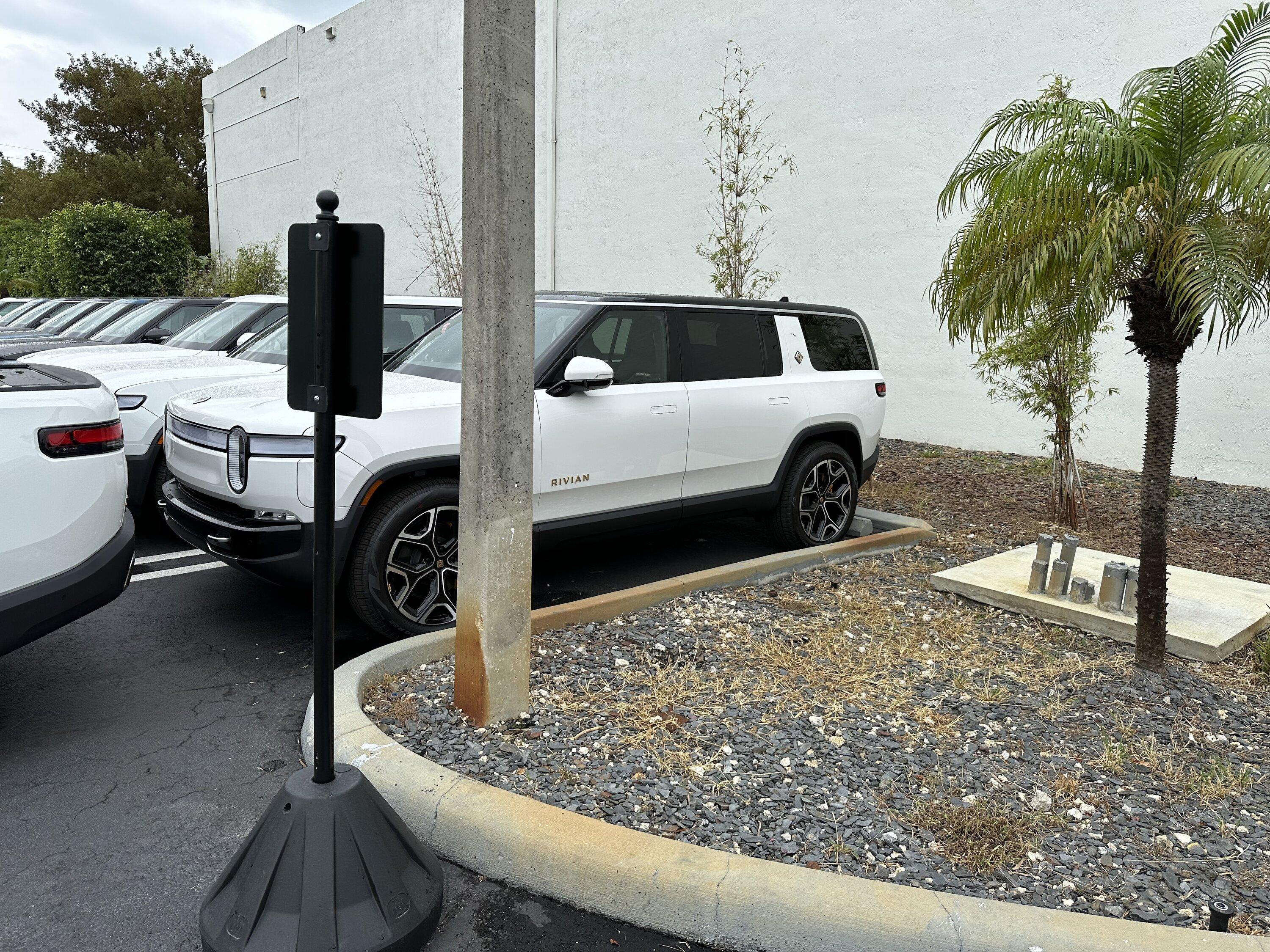 Rivian R1T R1S Visited the Rivian Miami Service Center - Photos BDAAB2D7-38A1-47B1-A957-2DA2573698B4