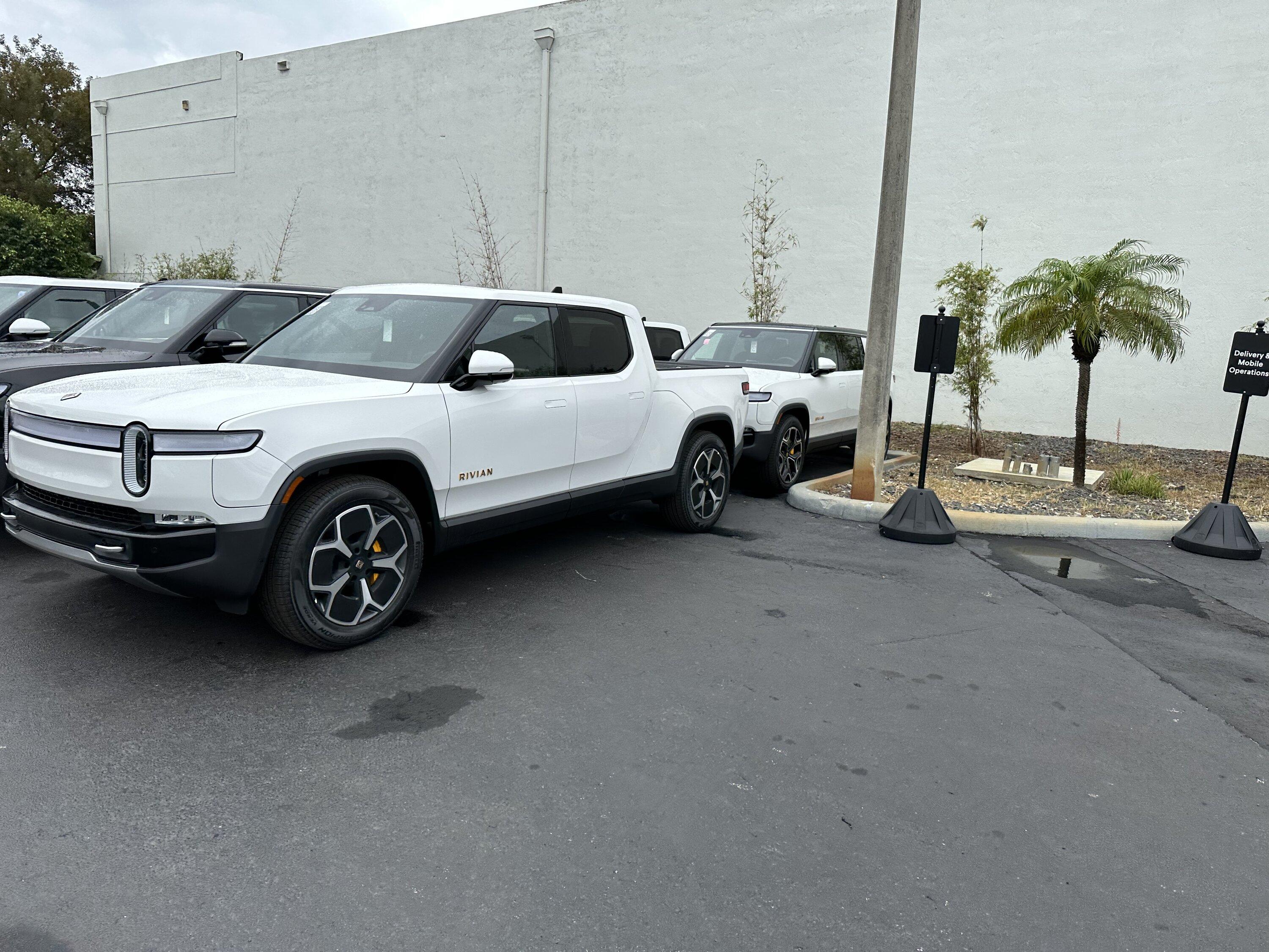 Rivian R1T R1S Visited the Rivian Miami Service Center - Photos BDD1D7EE-B4ED-43C3-8850-37ECFADD369B