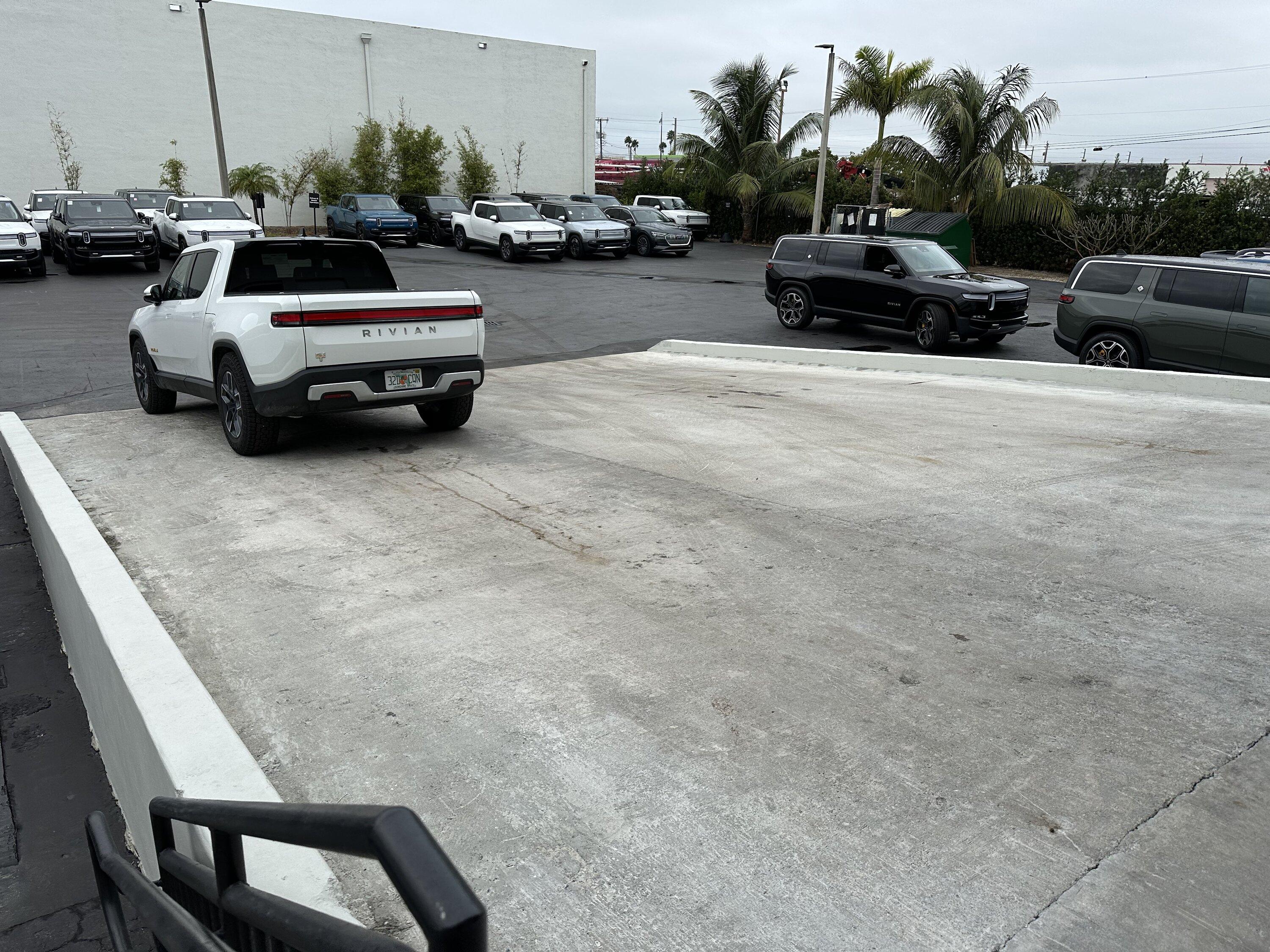 Rivian R1T R1S Visited the Rivian Miami Service Center - Photos 875A750E-C065-483F-9E62-EF99252B6F3D