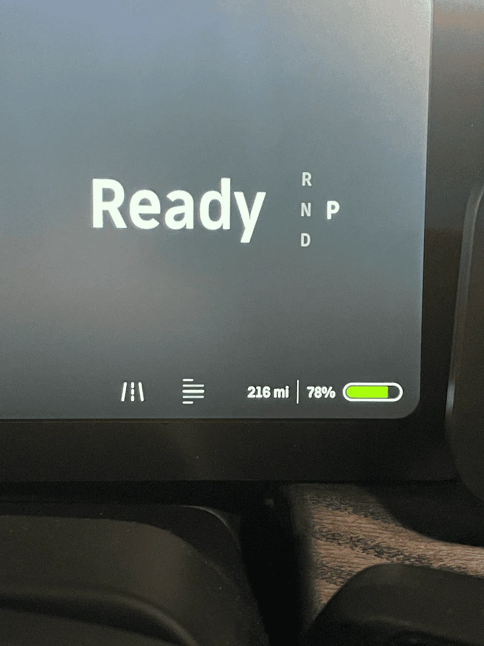 Rivian R1T R1S Battery Vampire Drain Test for R1T: 10 days parked unplugged = 1.2% per day loss. 1671393304210