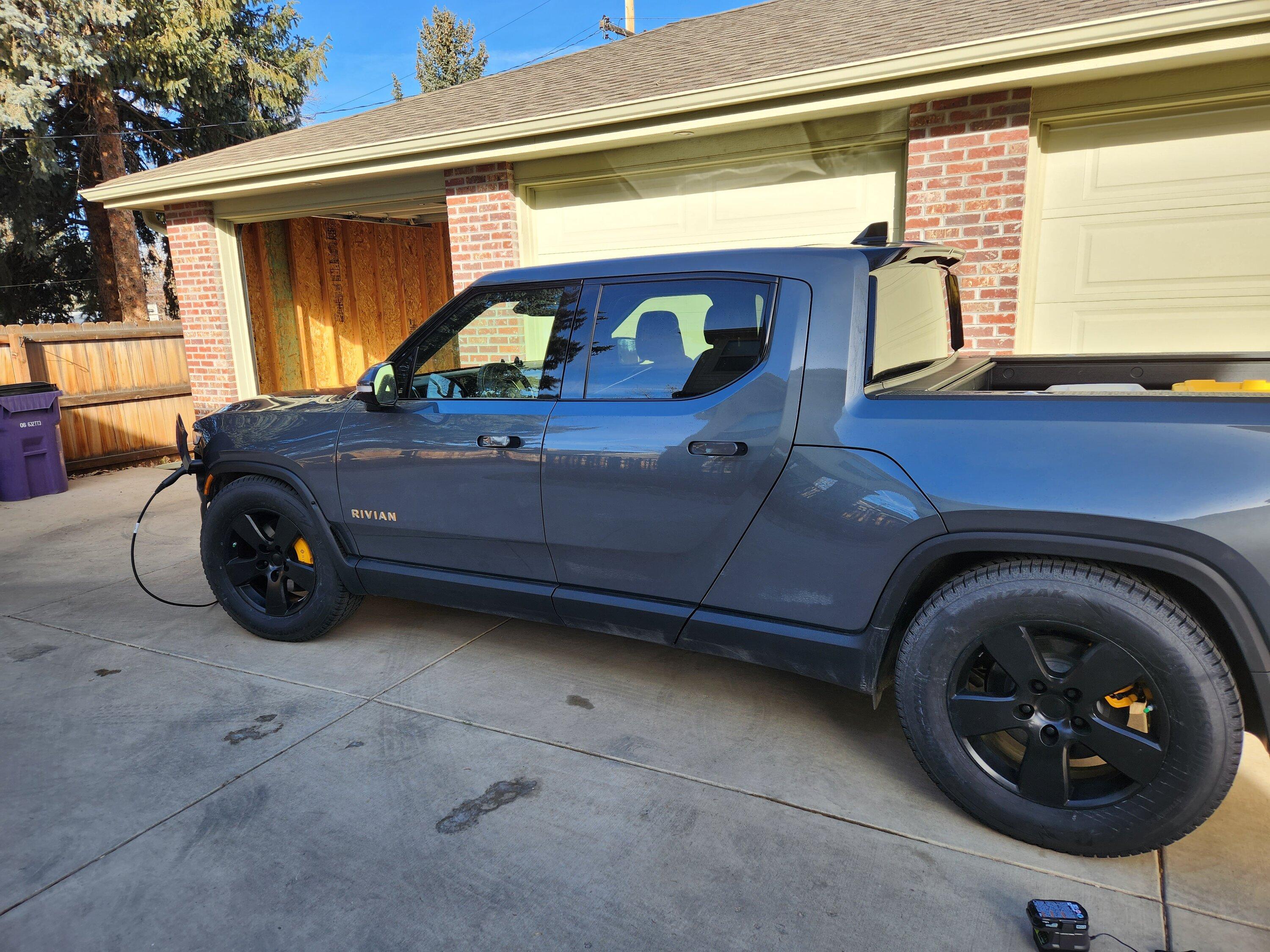 Rivian R1T R1S Random 20 Inch rims (cheap) for snow tires 20221220_114008