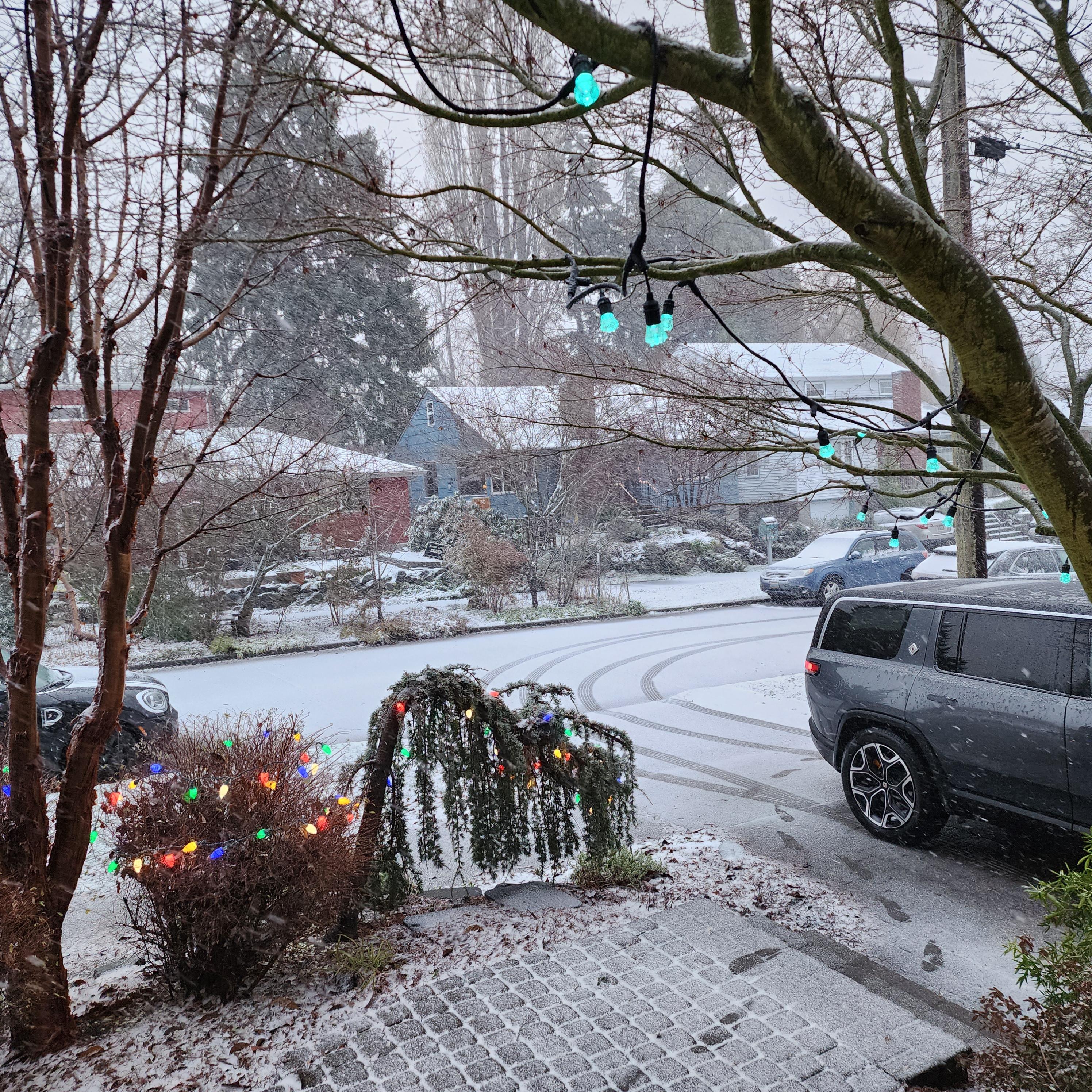 Rivian R1T R1S 2022.47.0 software update installed w/ SNOW MODE! 20221220_085601