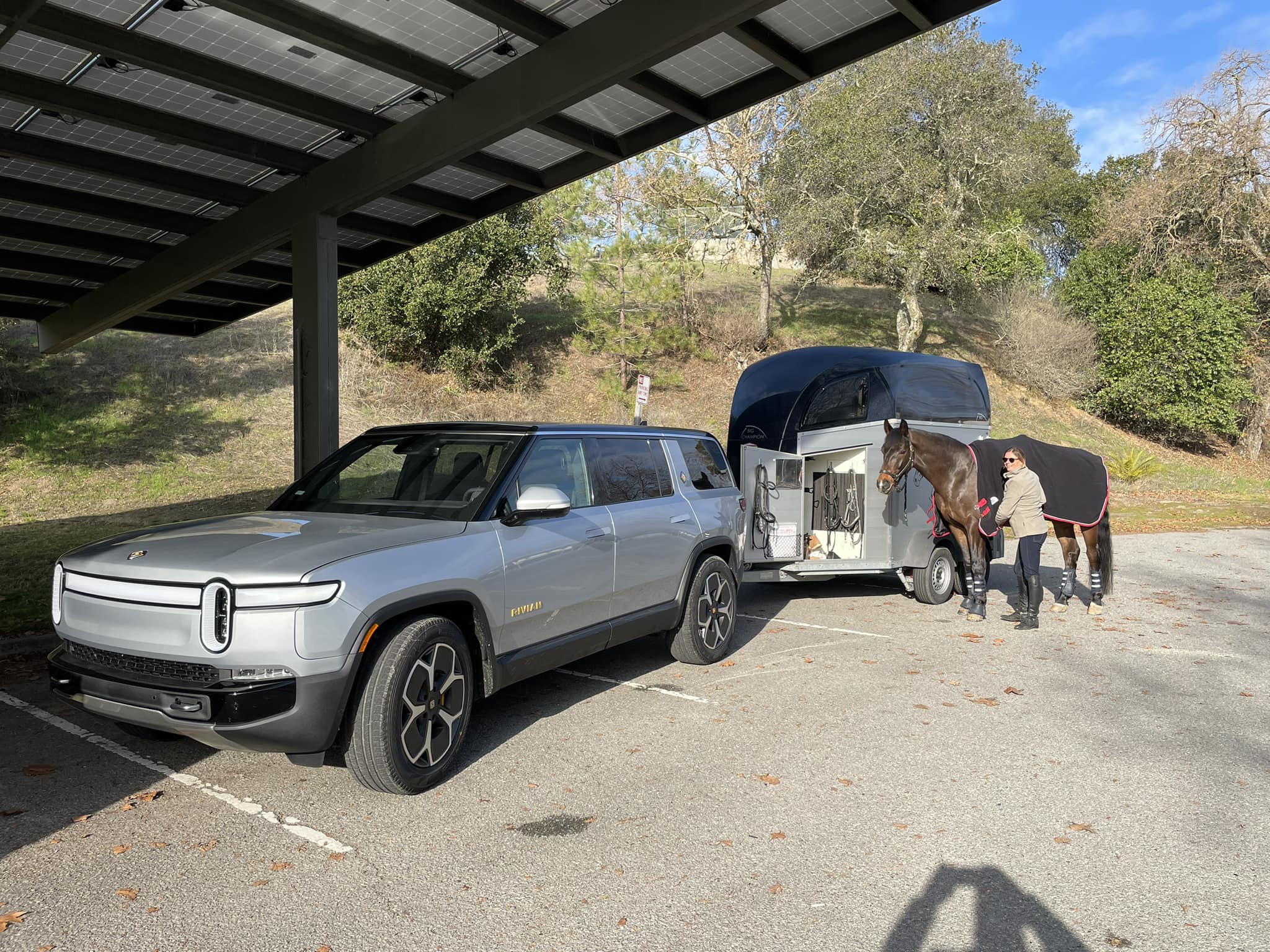 Rivian R1T R1S R1S LA Silver new delivery estimates 321485813_517025066872487_5740145352842750058_n