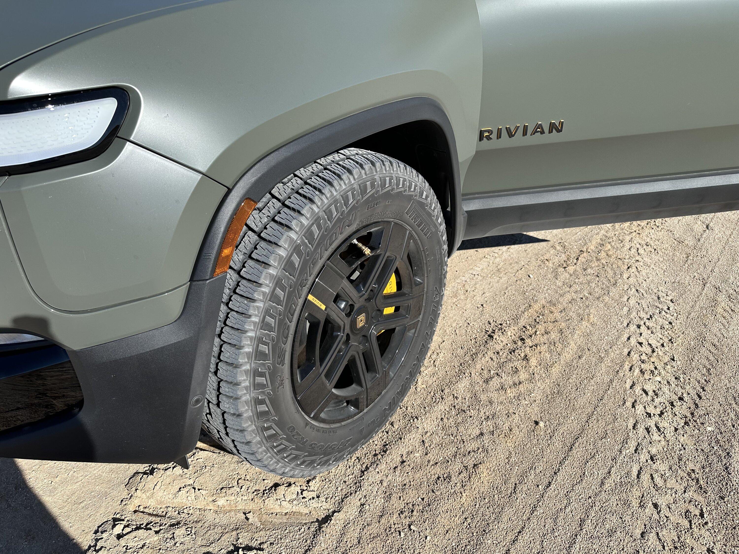 Rivian R1T R1S R1T on Competition Hill (San Juan Hill) in Sonora Mexico 37B0101D-0D83-415B-91D4-2483FFAEFEC5