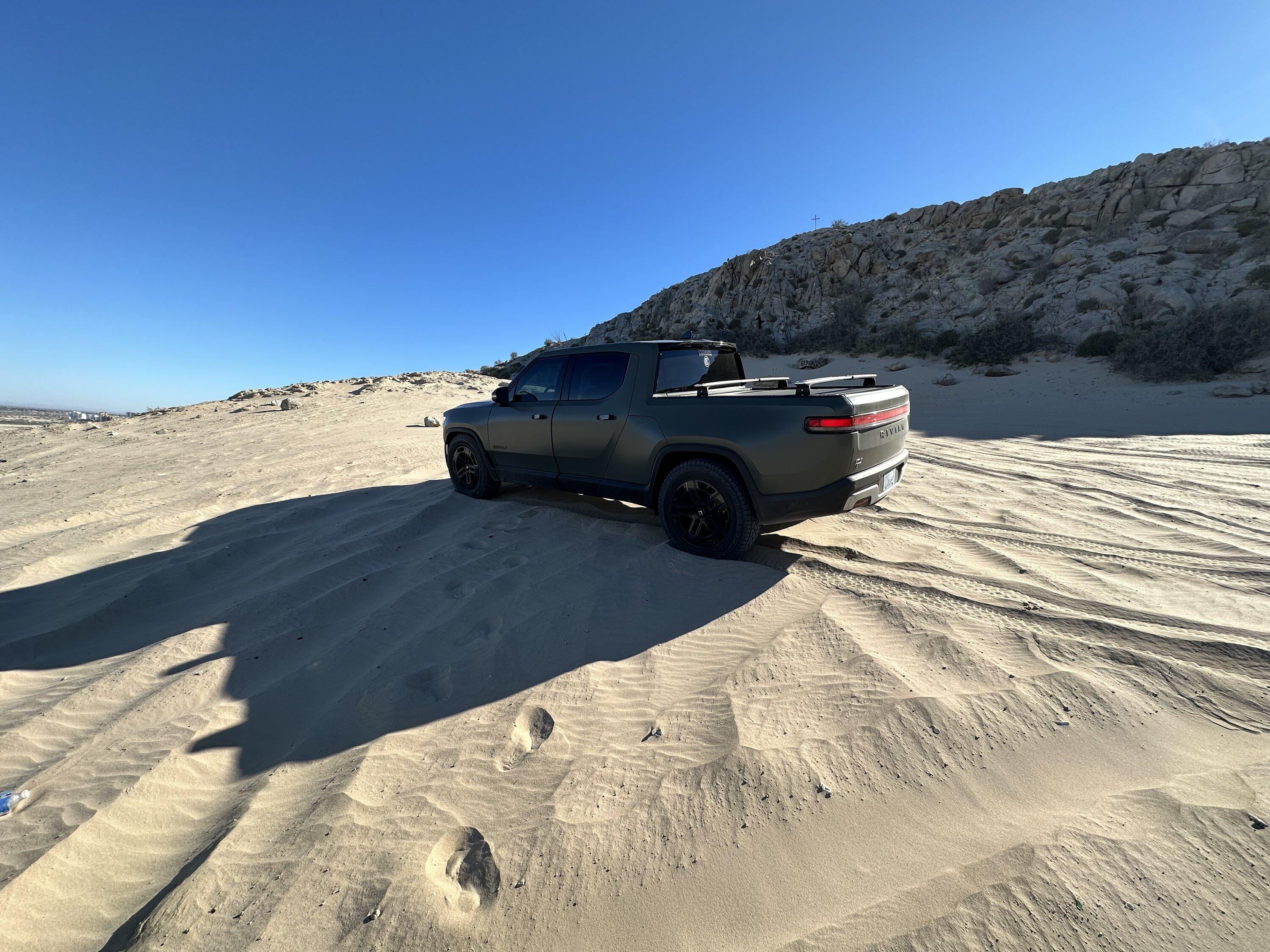 Rivian R1T R1S R1T on Competition Hill (San Juan Hill) in Sonora Mexico FC333DDD-8F6C-4FD0-8BDE-82C1E15A5B70