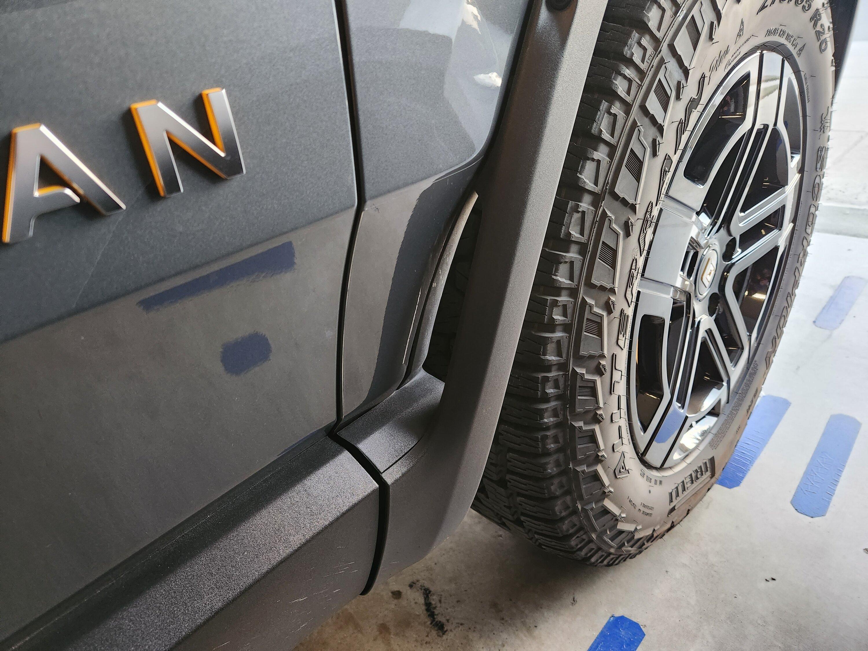 Rivian R1T R1S Got a new fun EV! (Not a Rivian) 20221221_171551