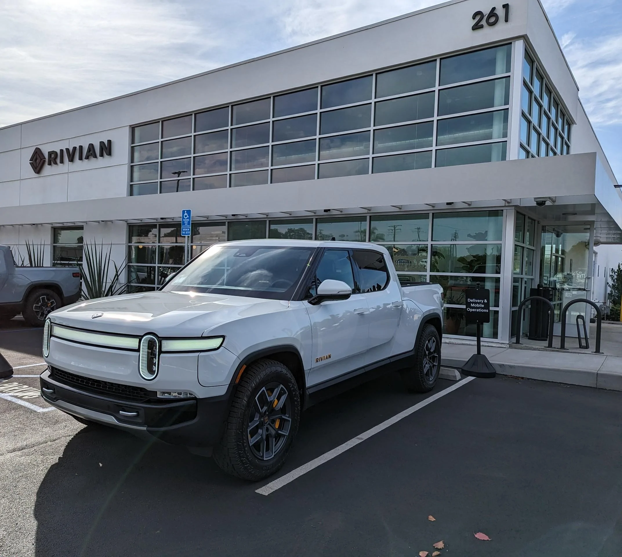 Rivian R1T R1S New Owner in the OC PXL_20221222_183659290