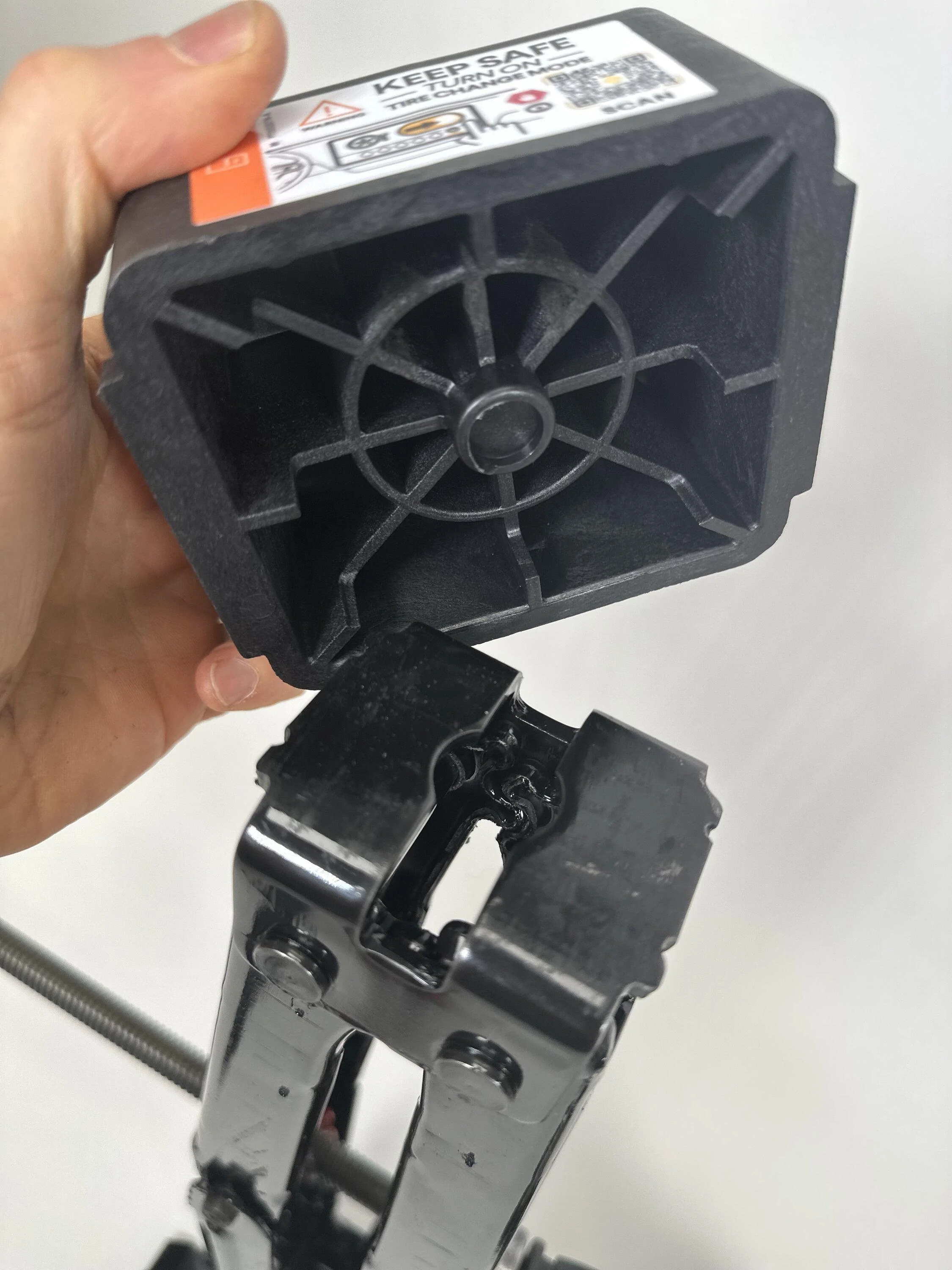 Rivian R1T R1S Introducing the first Rivian specific bottle jack! Team 1EV 6 Ton Bottle Jack Kit for R1T / R1S oem1