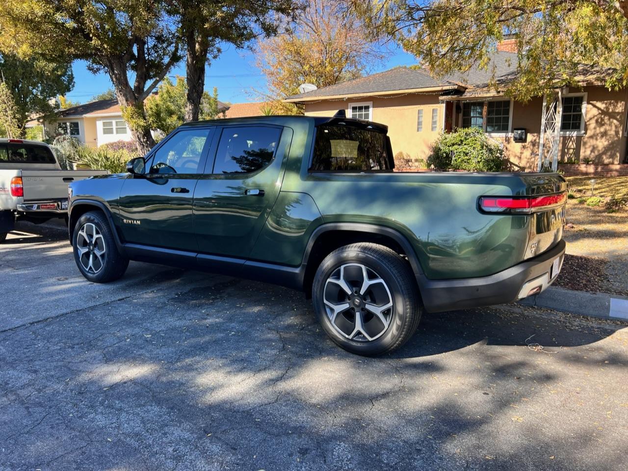 Rivian R1T R1S R1T Orders: Dec '22 - Jan '23 -- Status Room 90199344-4829-4E15-8F81-AAC949560E54