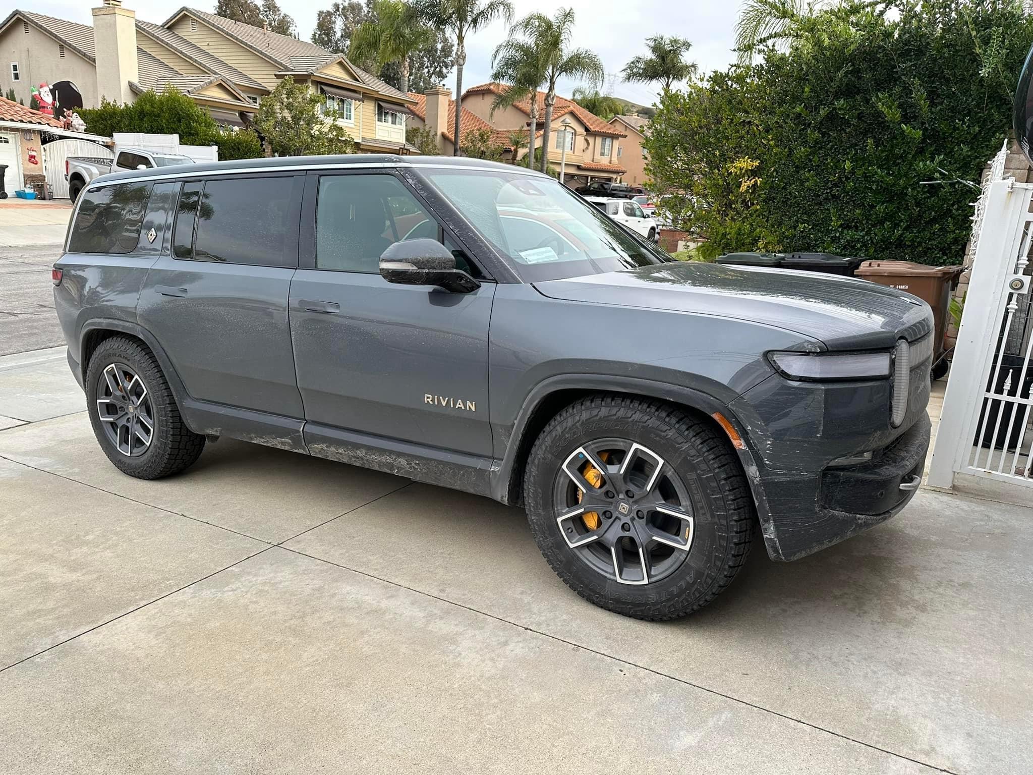 Rivian R1T R1S Your Rivian Christmas? 665B0CAD-134C-456B-A804-C9E11685E18D