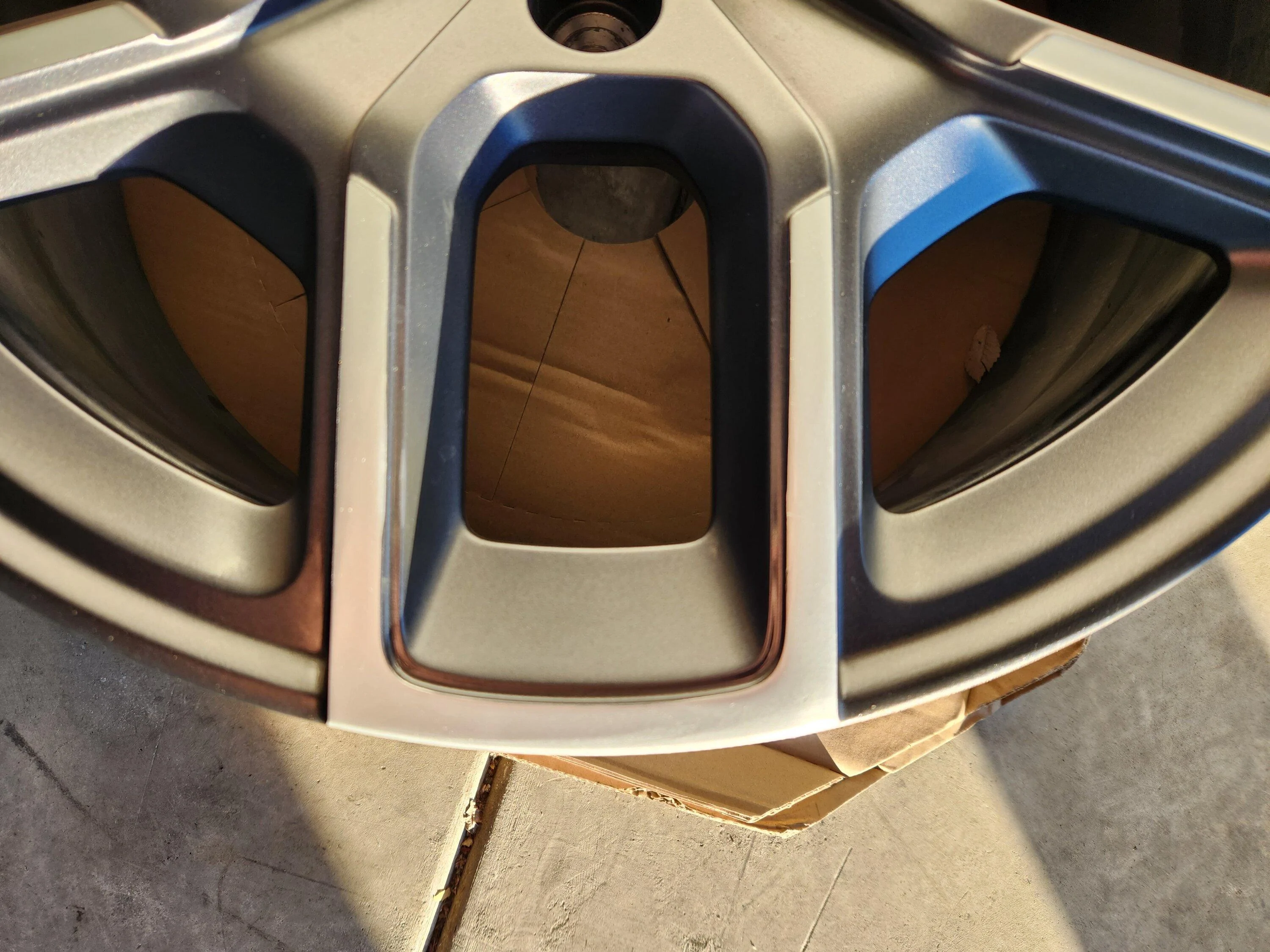 Rivian R1T R1S FS: 20inch wheel for use as a spare 20221224_074507