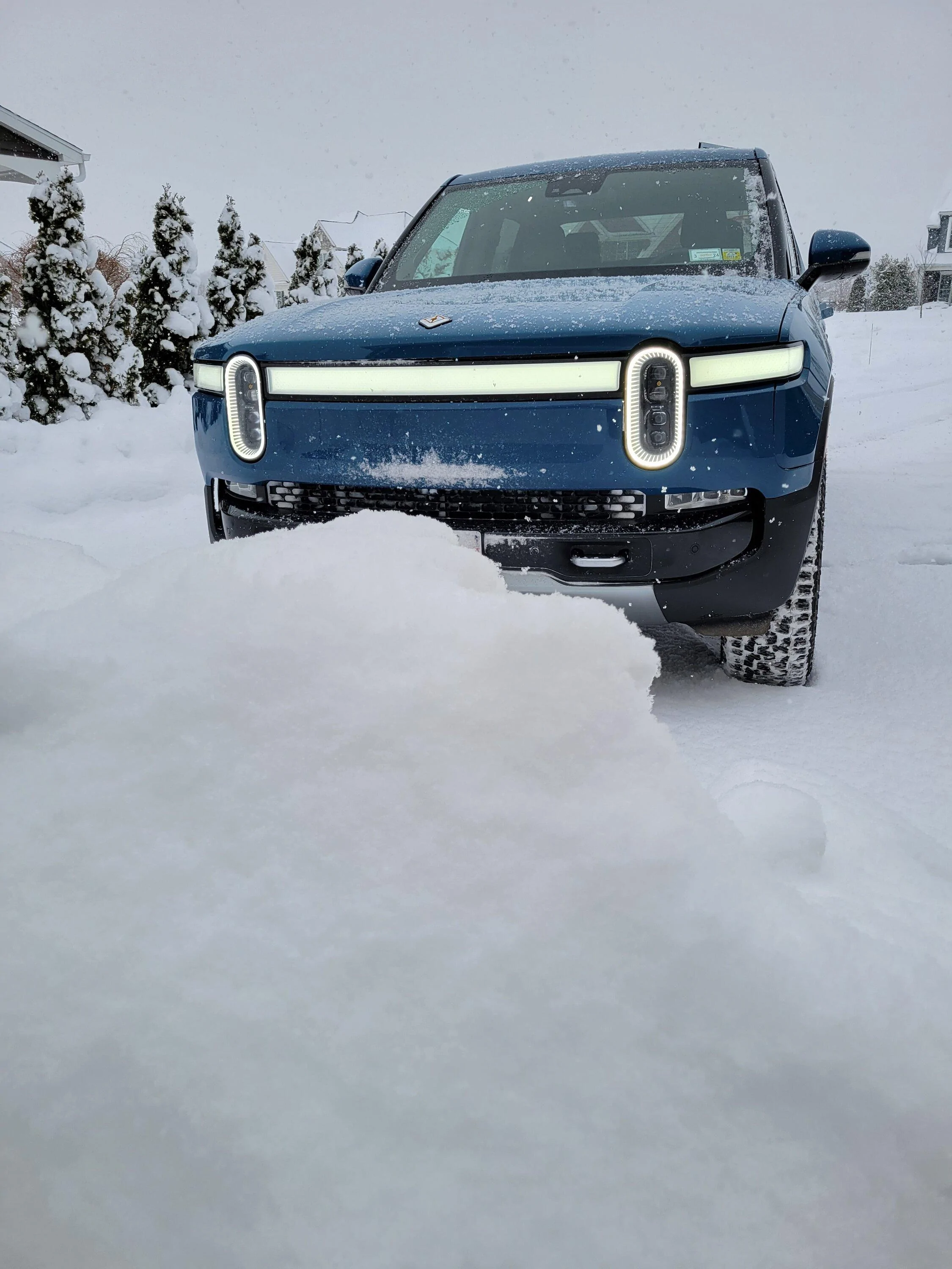 Rivian R1T R1S 2022.47.0 software update installed w/ SNOW MODE! 20221226_110420
