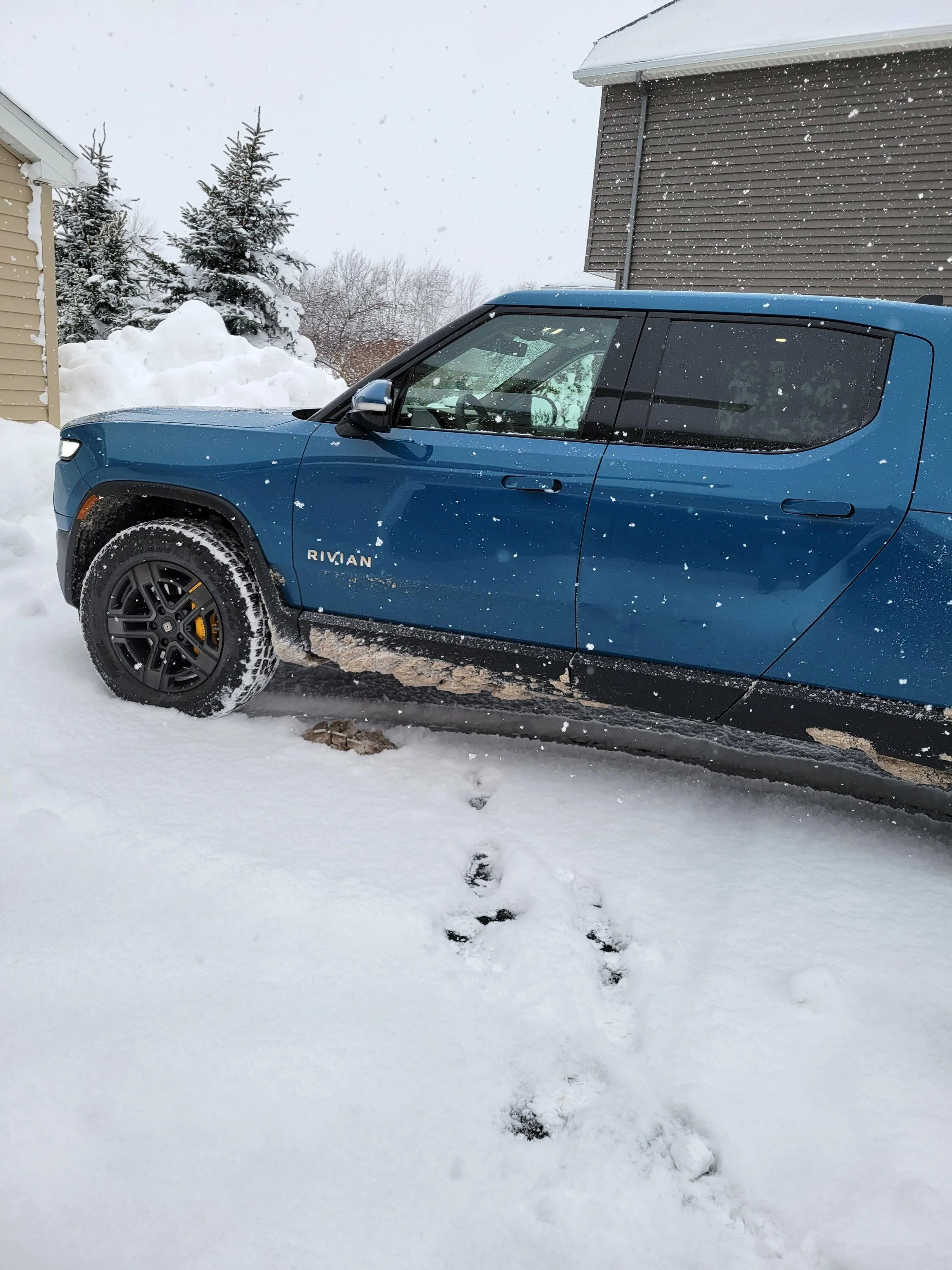 Rivian R1T R1S 2022.47.0 software update installed w/ SNOW MODE! 20221226_110352