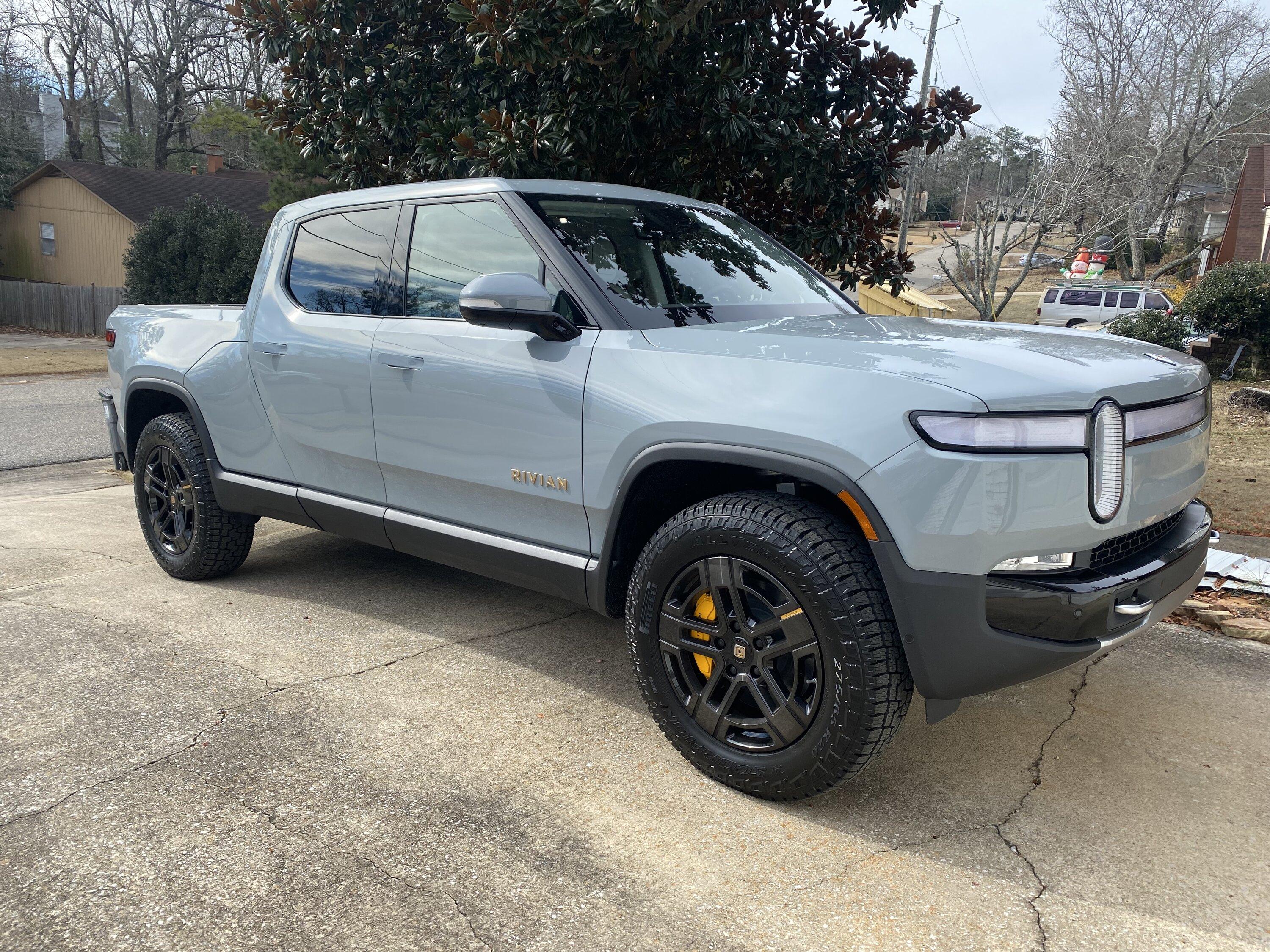 Rivian R1T R1S Alone in Alabama? IMG_5048
