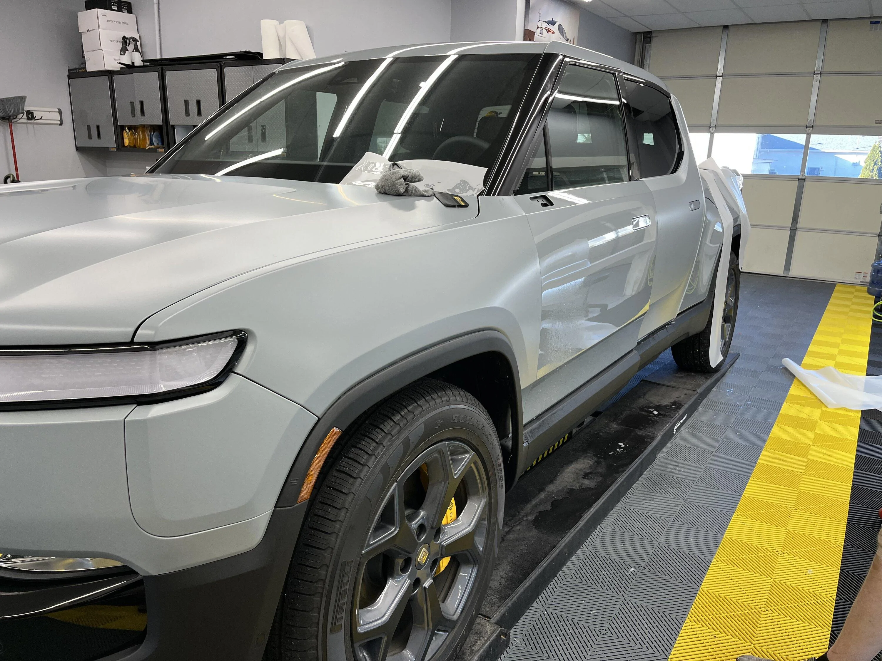 Rivian R1T R1S LIMESTONE R1T Photos A0FED7CA-9C26-4F9F-8FBA-27FA07ABE9C6