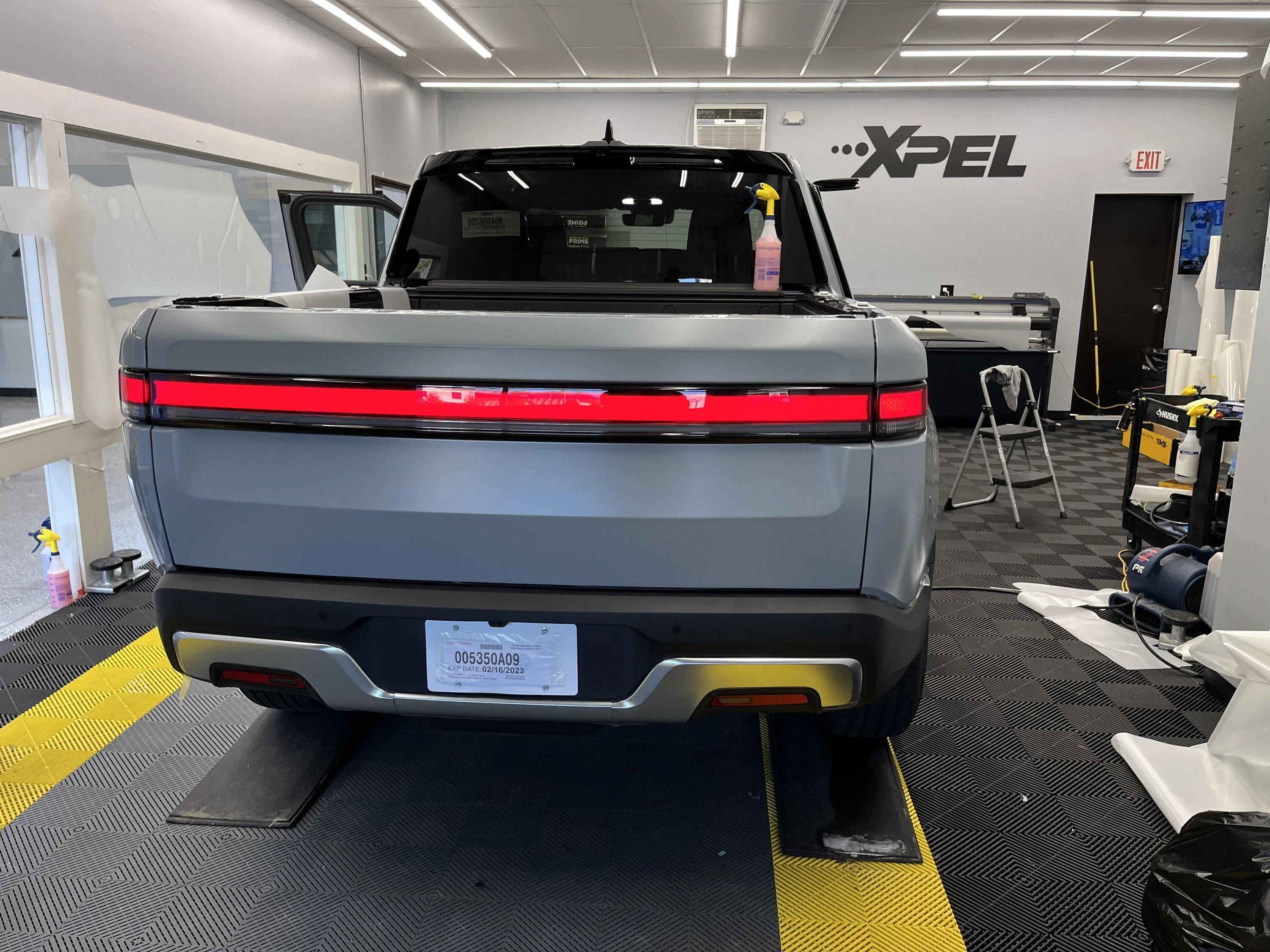 Rivian R1T R1S LIMESTONE R1T Photos 9EC23379-2BEA-4A9D-9636-F0A2A6BD088E