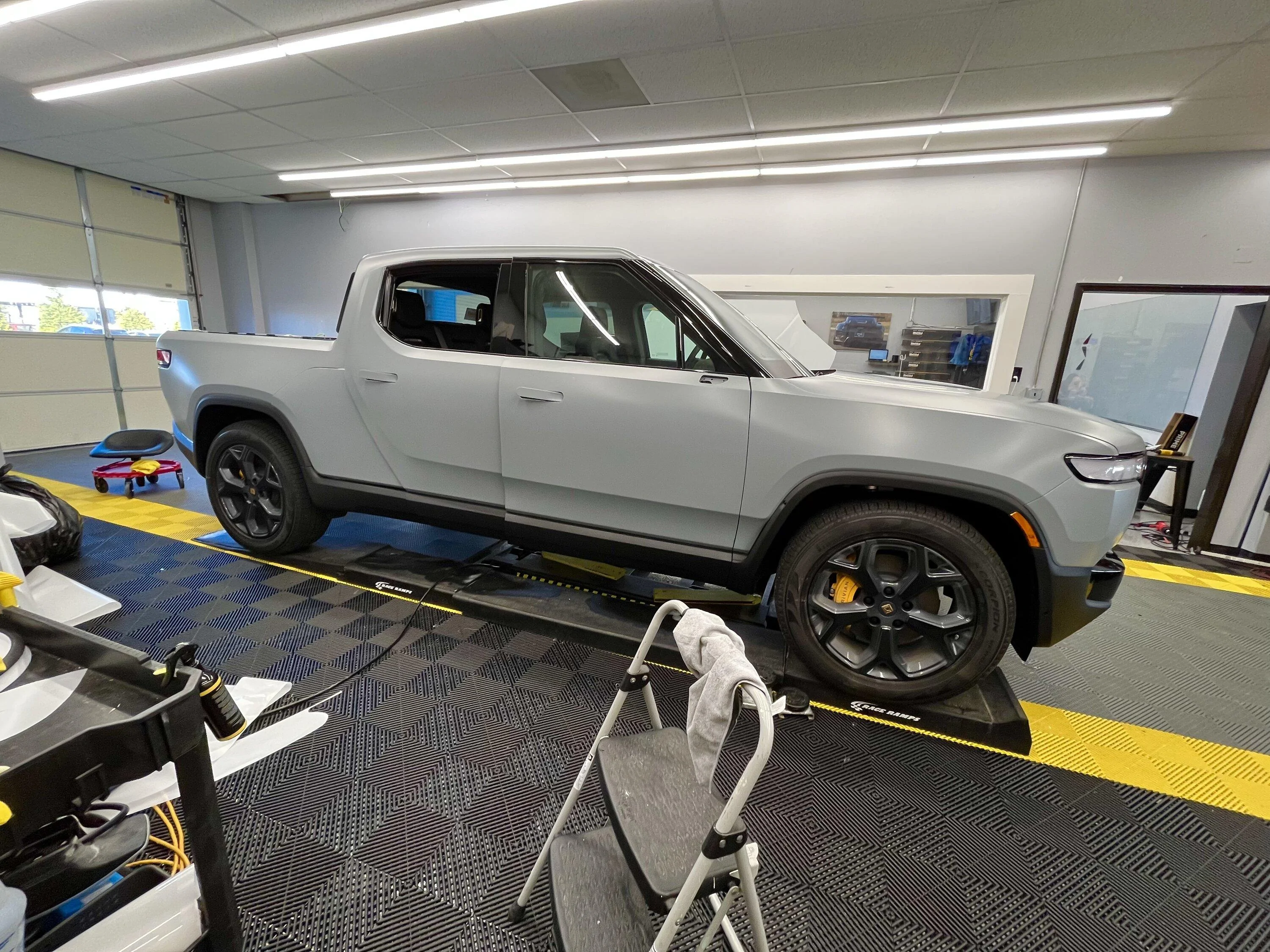 Rivian R1T R1S LIMESTONE R1T Photos DE04FA6B-E2EF-4654-8534-F76EC08A4C06